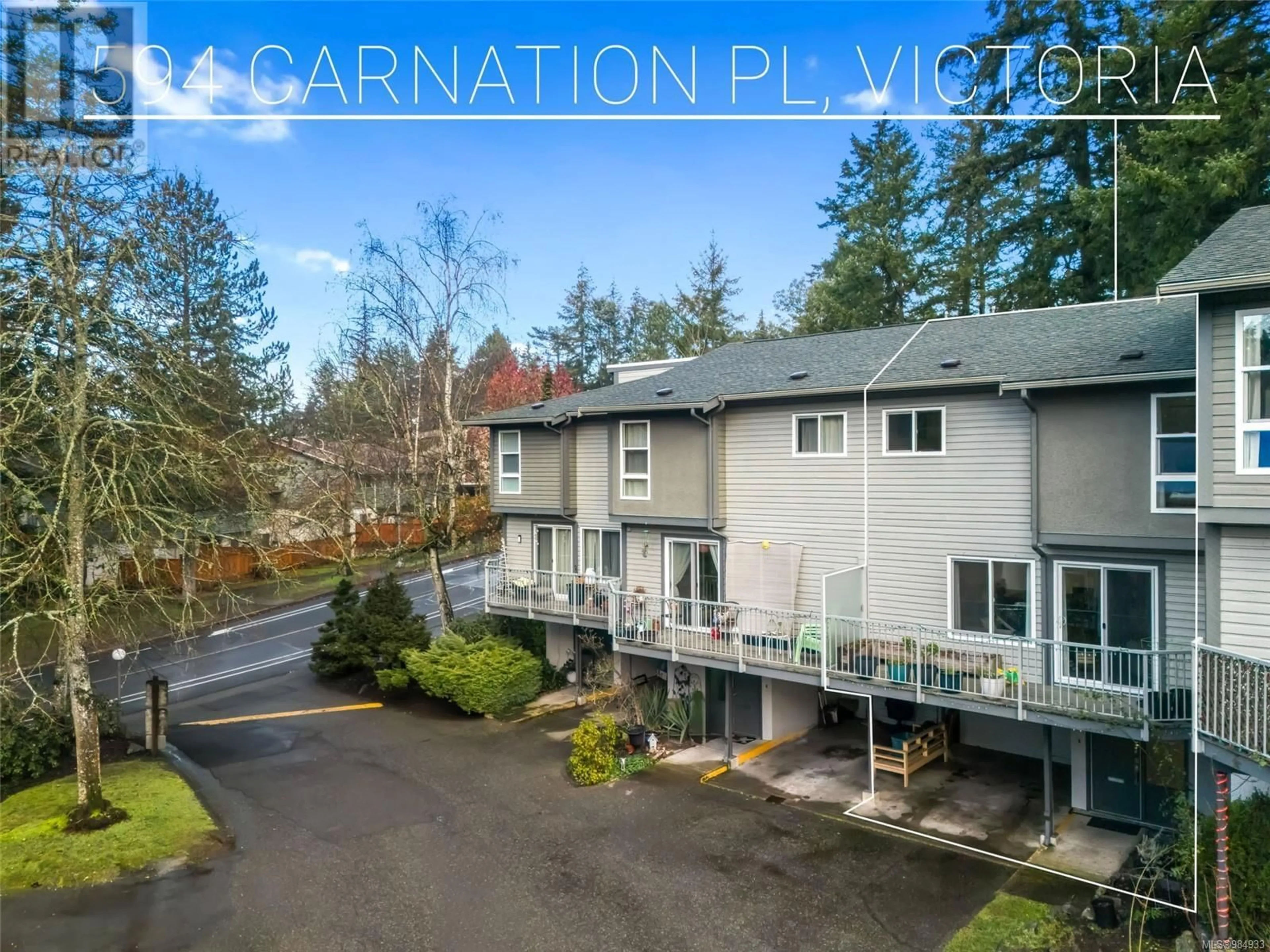 A pic from outside/outdoor area/front of a property/back of a property/a pic from drone, mountain view for 594 Carnation Pl, Saanich British Columbia V8Z6G5