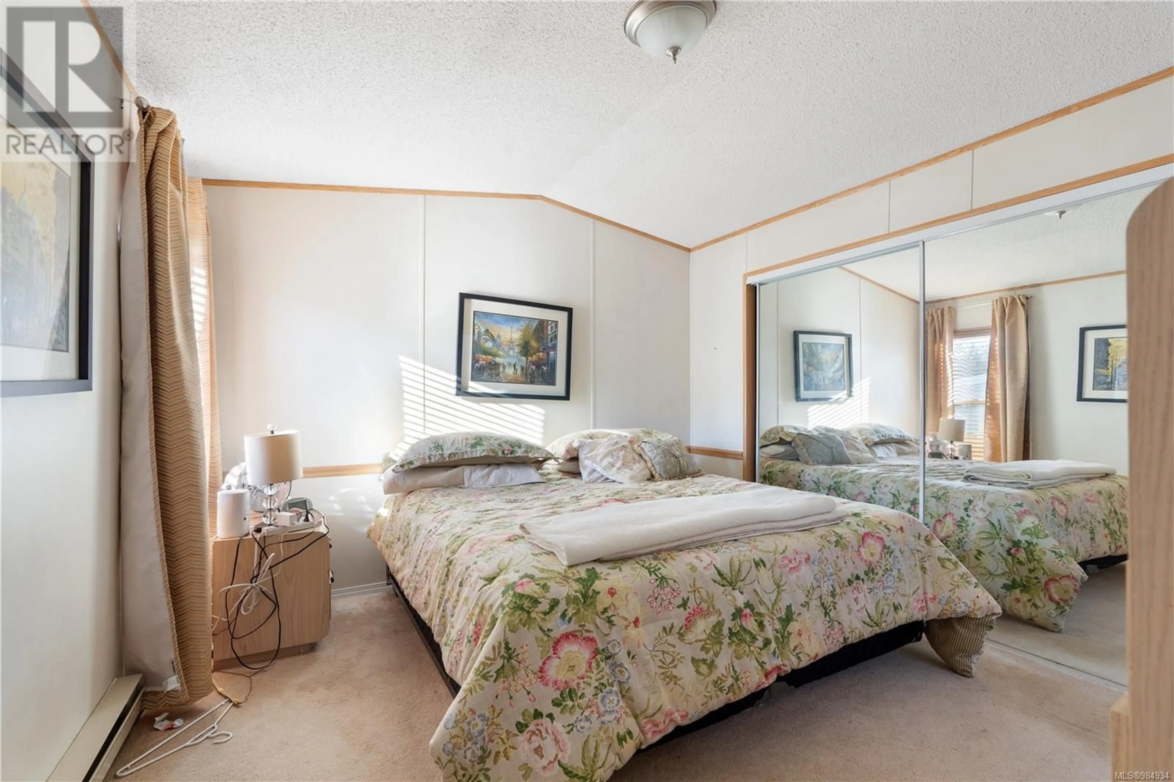 Bedroom with bed, carpet floor for 17 7509 Central Saanich Rd, Central Saanich British Columbia V8M2B5