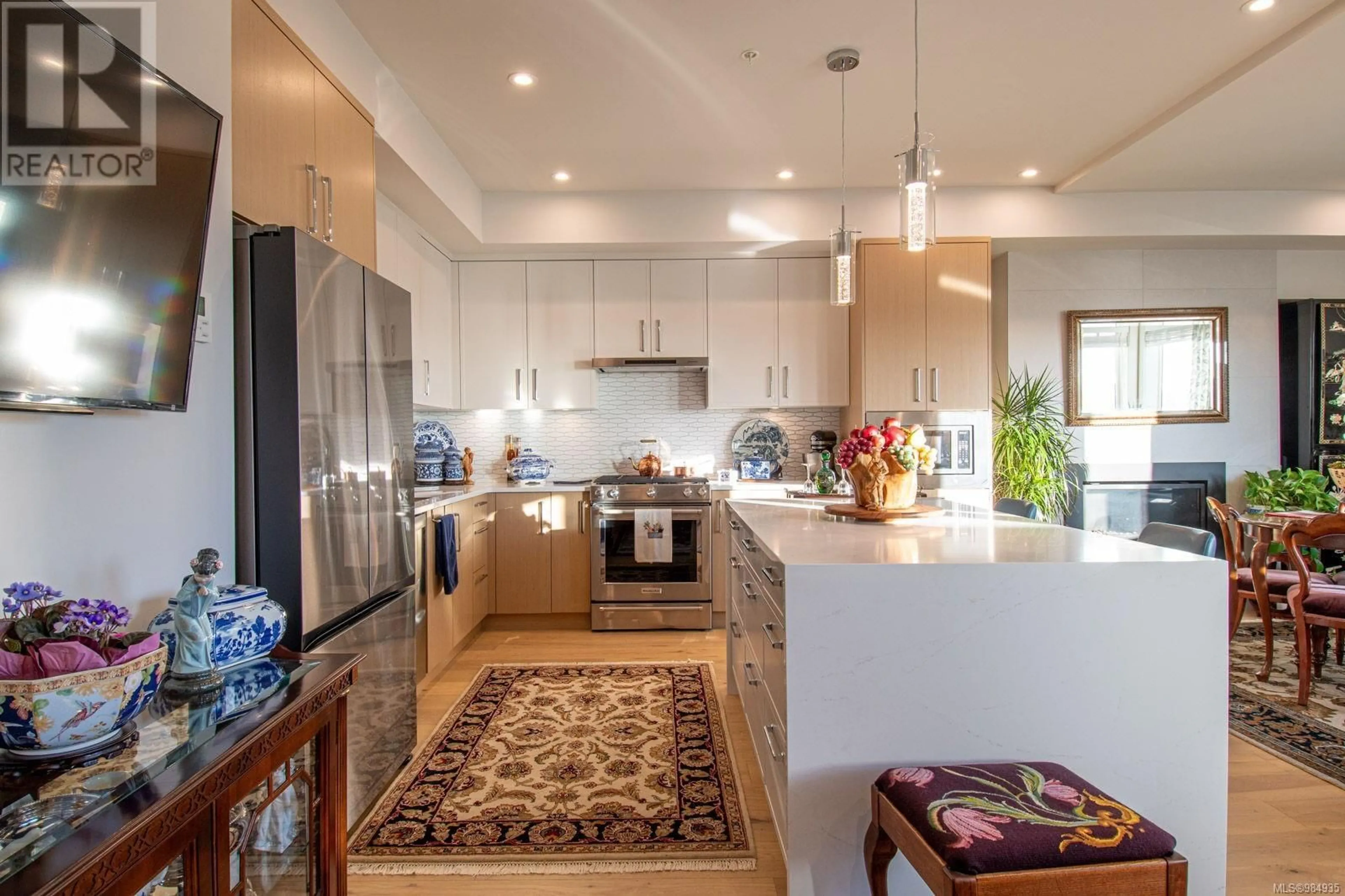 Contemporary kitchen, ceramic/tile floor for 305 9818 Fourth St, Sidney British Columbia V8L1X4