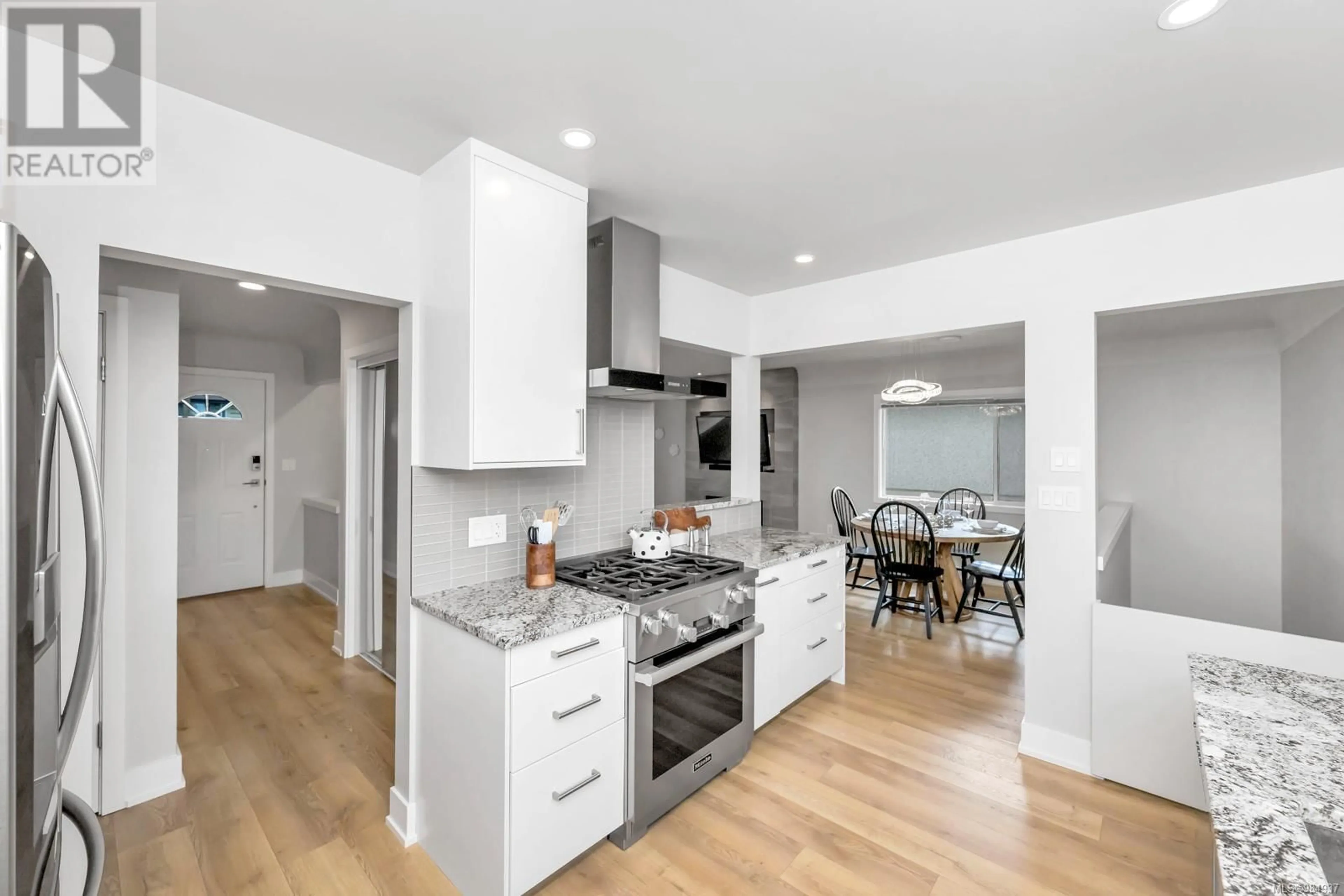 Open concept kitchen, unknown for 1045 Nicholson St, Saanich British Columbia V8X3L3