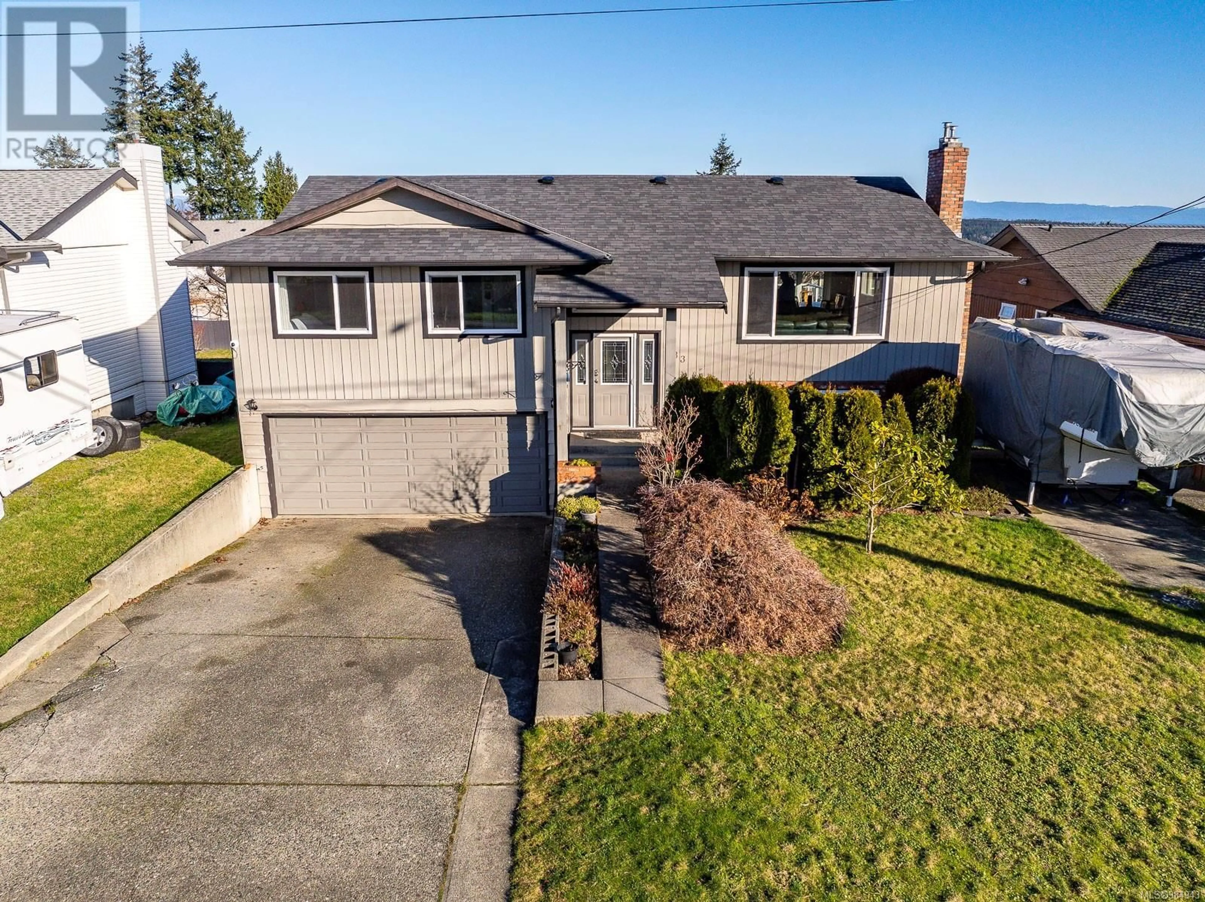 A pic from outside/outdoor area/front of a property/back of a property/a pic from drone, street for 533 Birch St S, Campbell River British Columbia V9W6A7