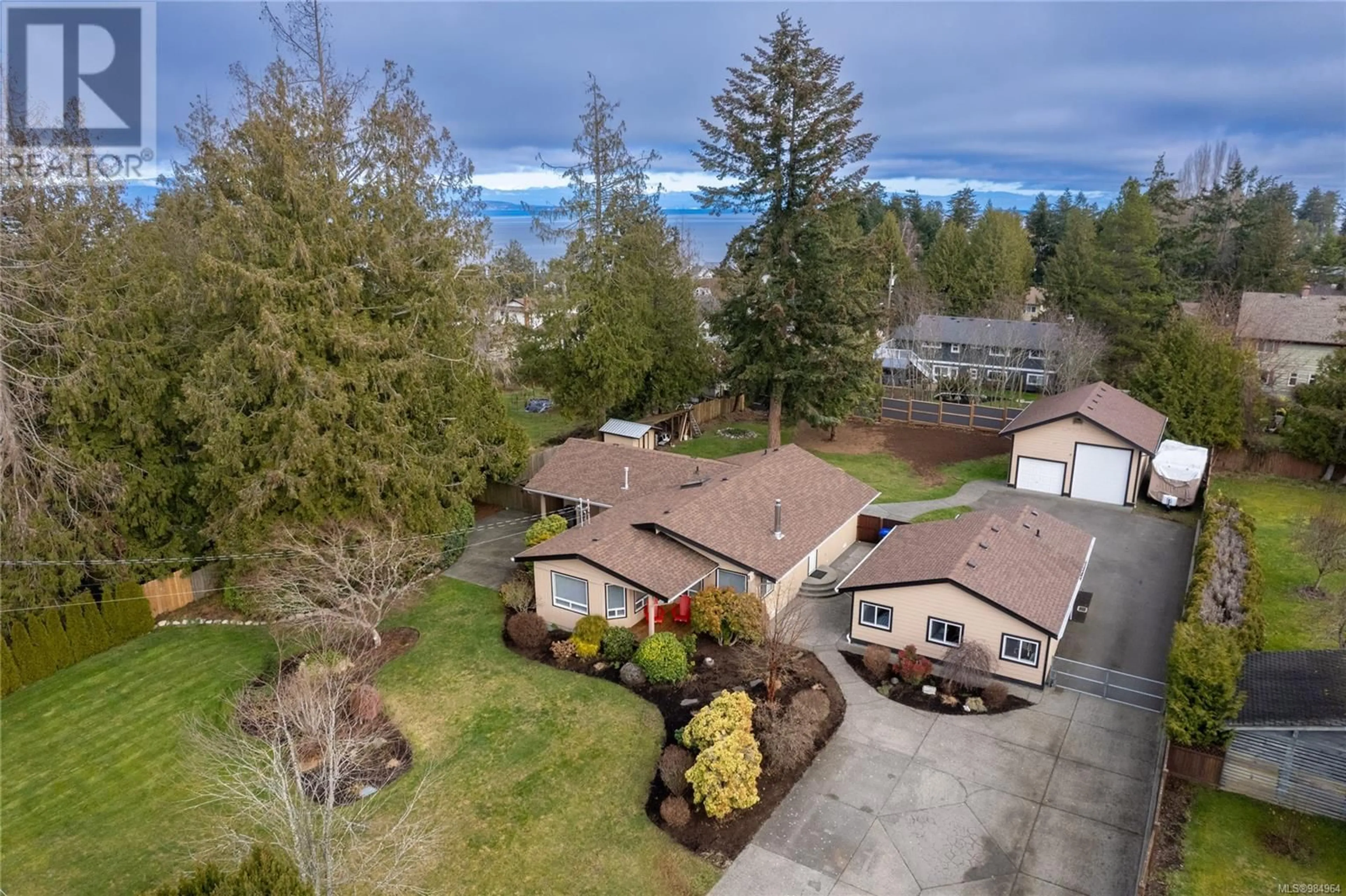 A pic from outside/outdoor area/front of a property/back of a property/a pic from drone, water/lake/river/ocean view for 852 Breakwater Rd, Parksville British Columbia V9P1Z8