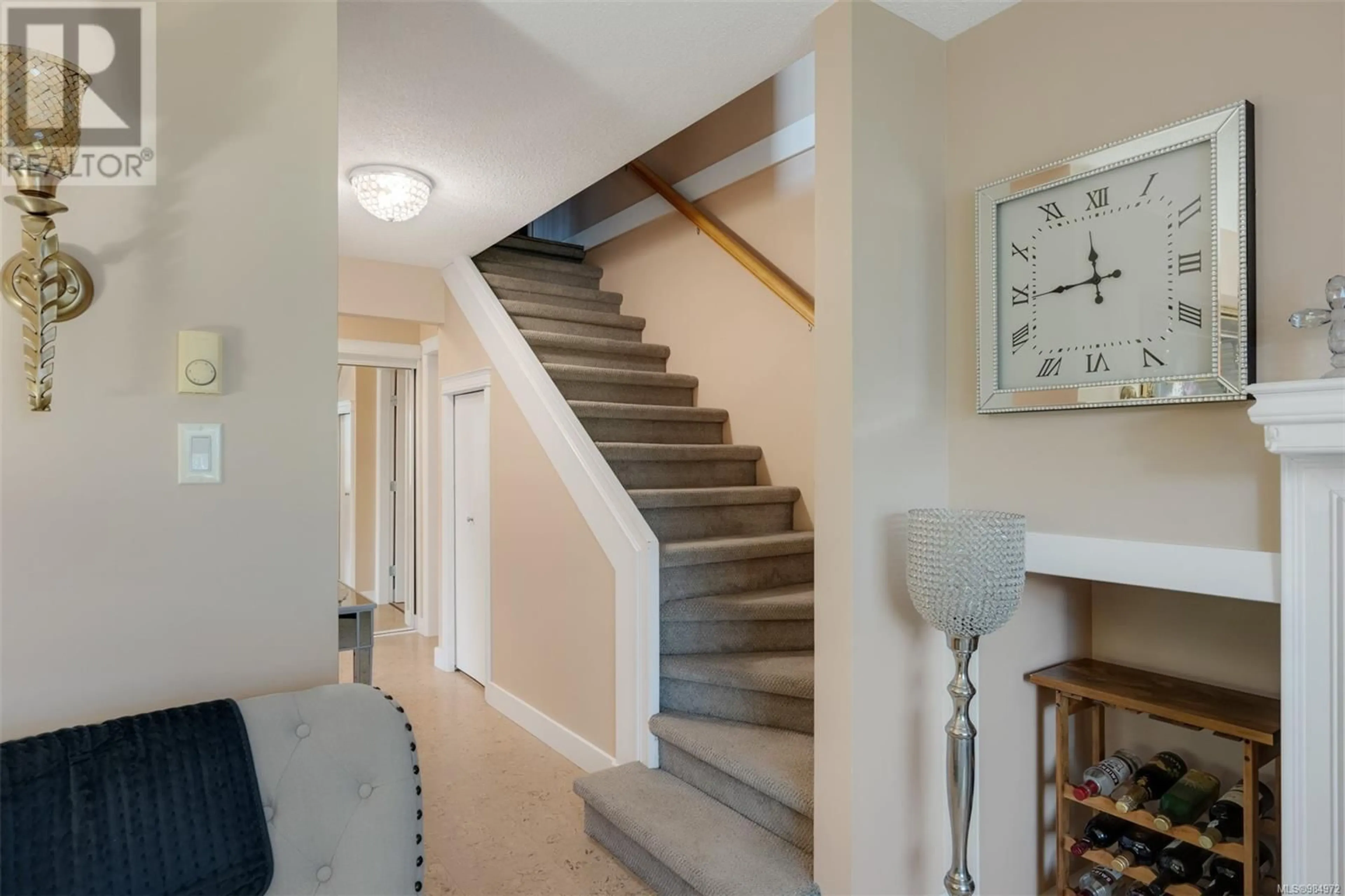 Stairs for 2378 Marvette Pl, Sidney British Columbia V8L4M2