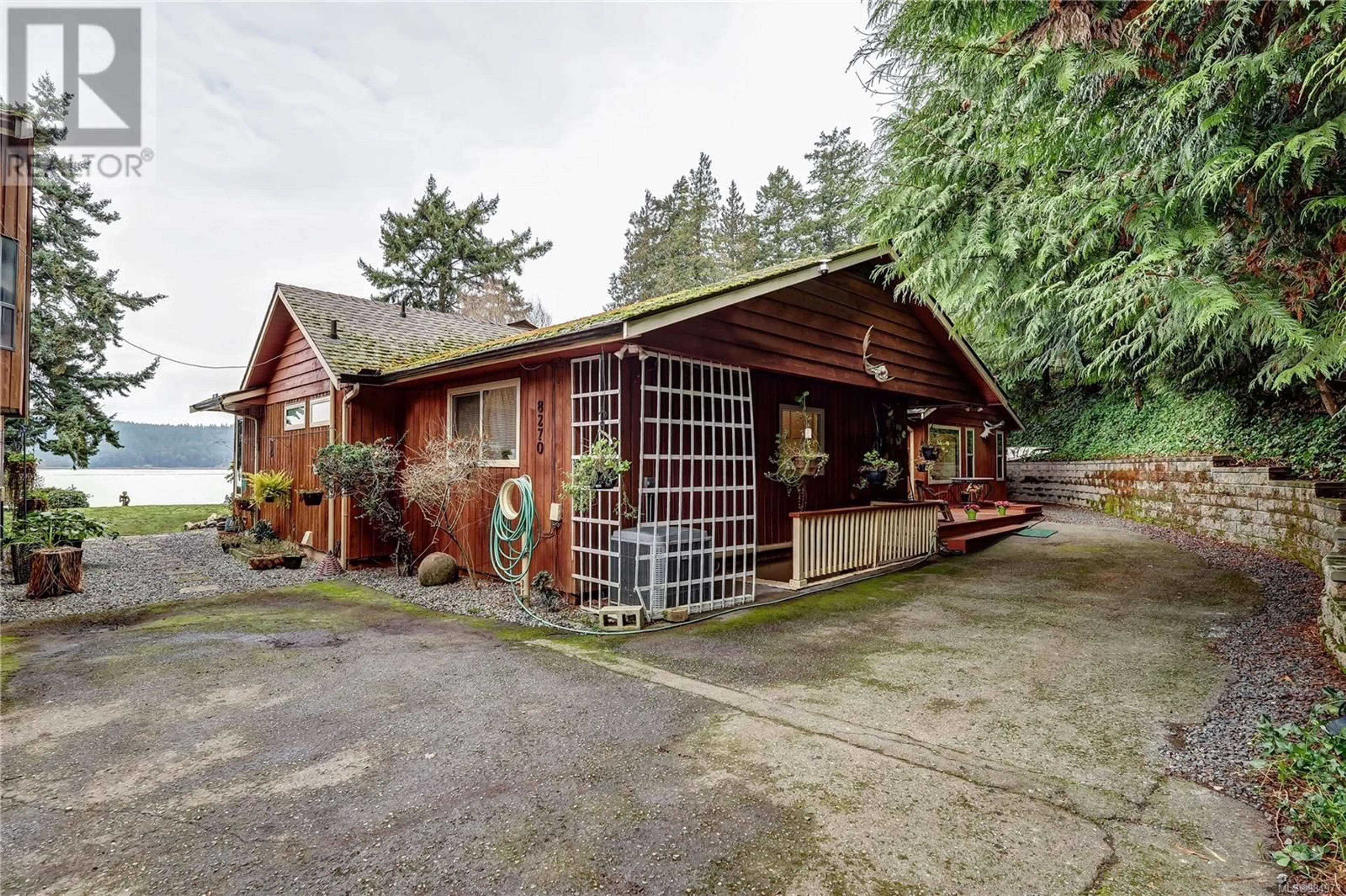 Patio, street for 8270 Sabre Rd, Lantzville British Columbia V0R2H0