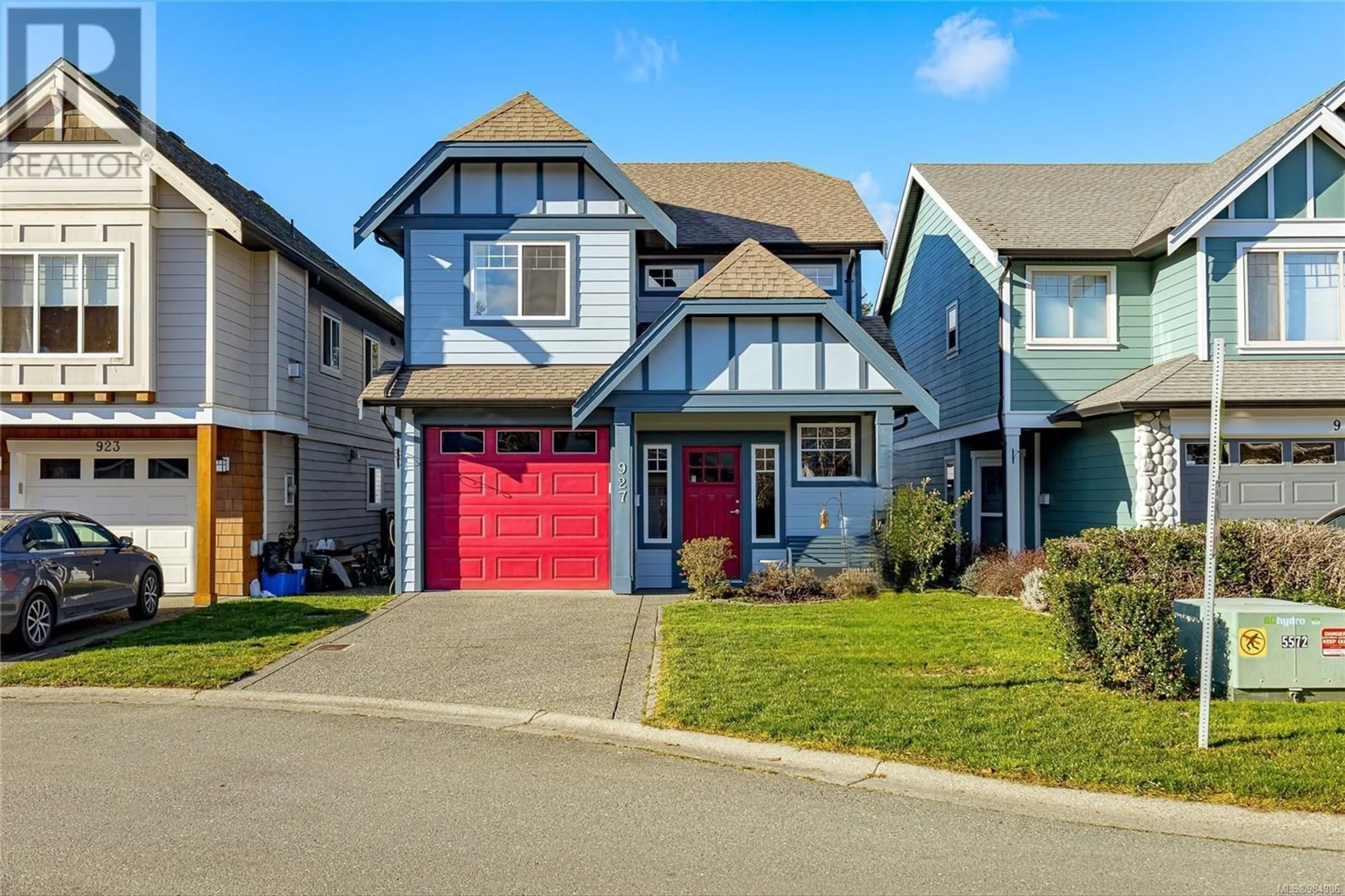 Home with vinyl exterior material, street for 927 Firehall Creek Rd, Langford British Columbia V9C0A3