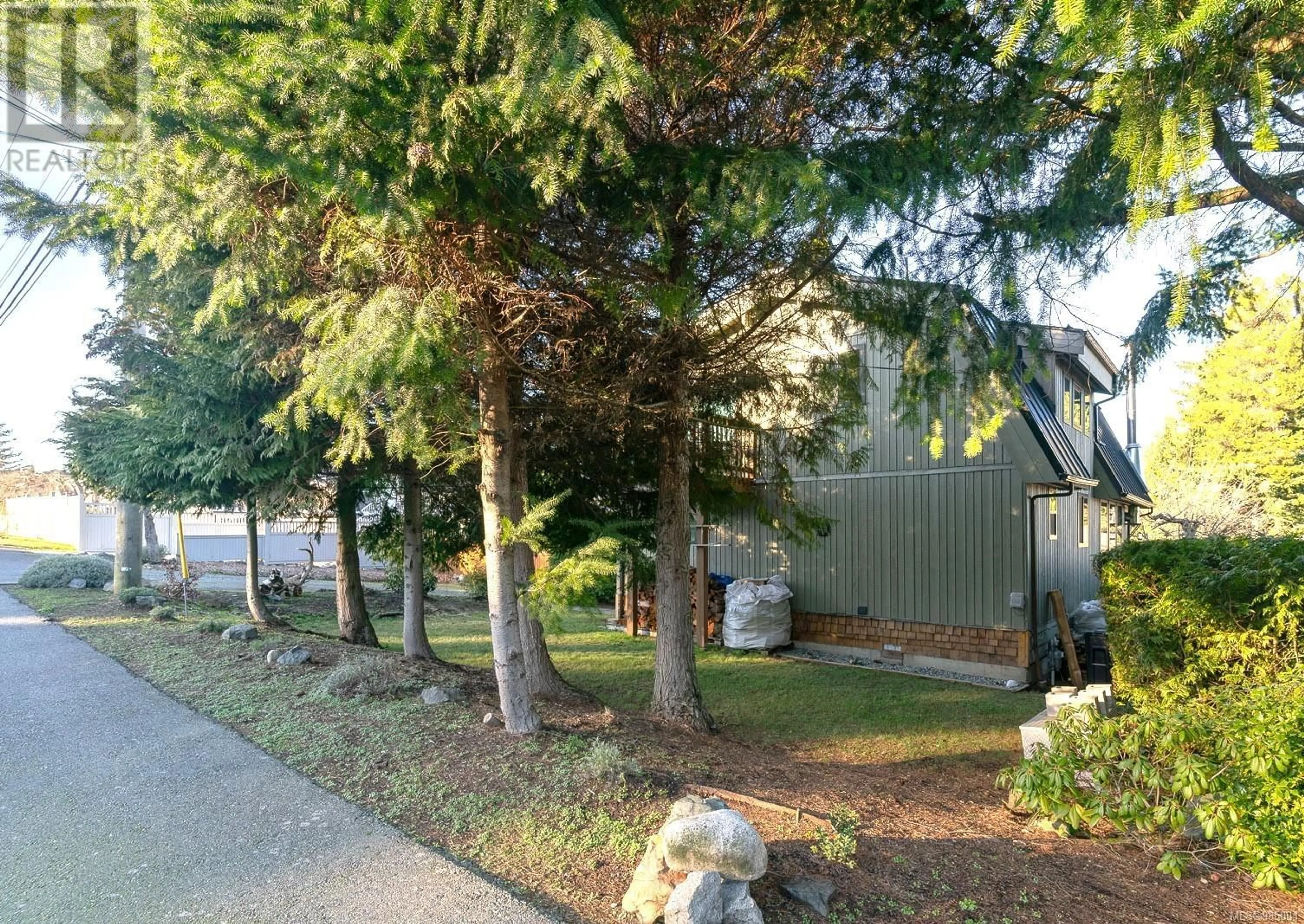 A pic from outside/outdoor area/front of a property/back of a property/a pic from drone, street for 6034 Waldbank Rd, Nanaimo British Columbia V9V1N3