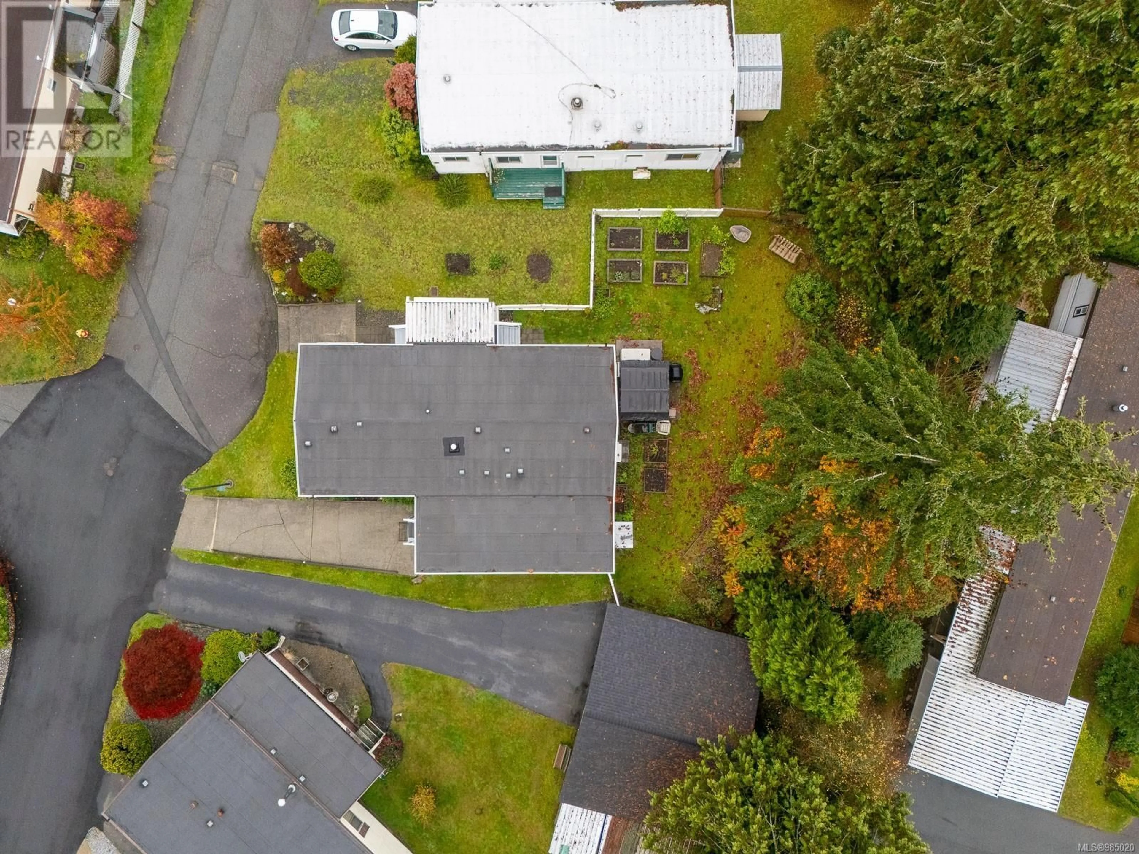 A pic from outside/outdoor area/front of a property/back of a property/a pic from drone, street for 40 61 Twelfth St, Nanaimo British Columbia V9R6L3