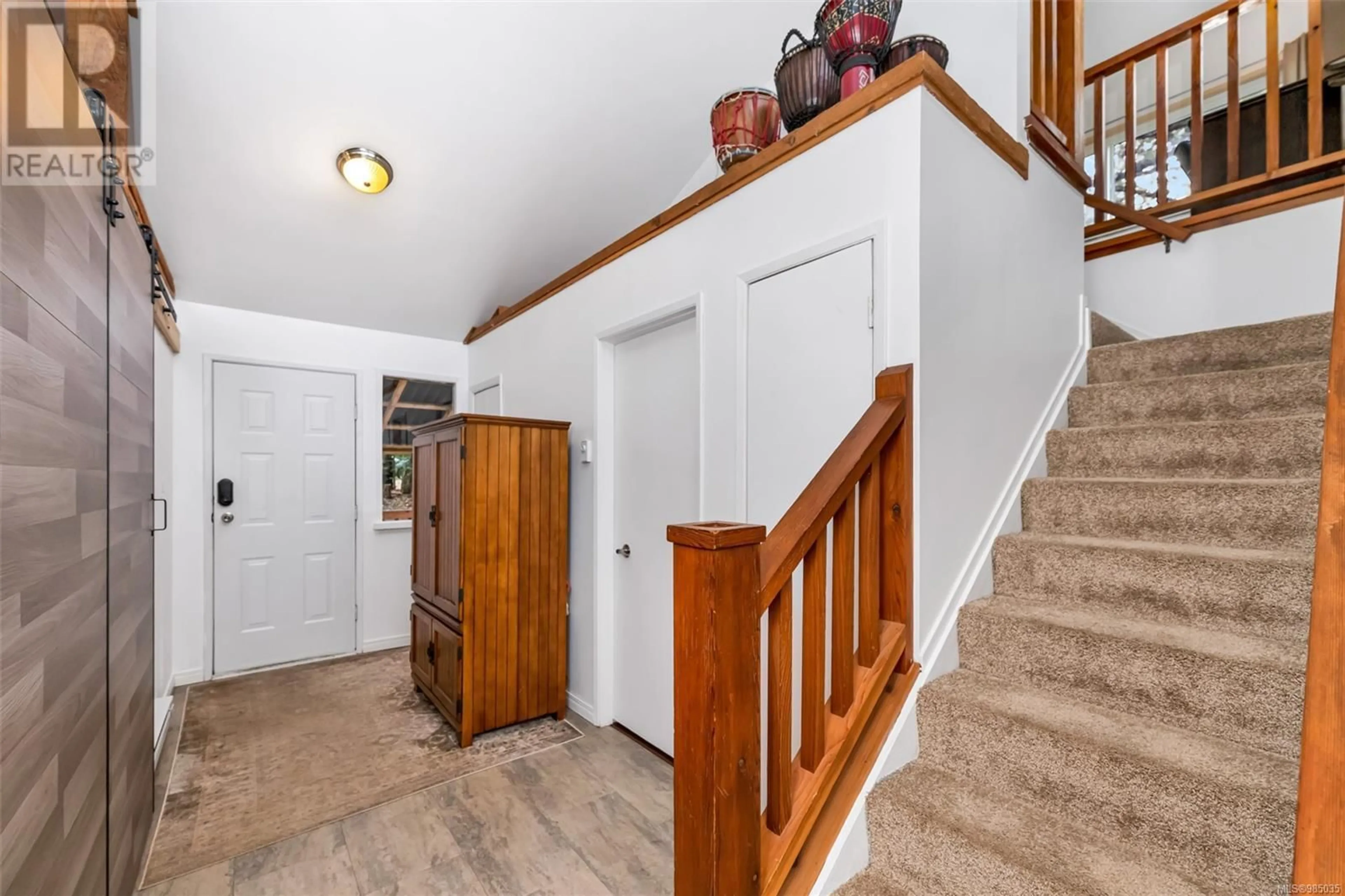 Indoor foyer for 3398 Ridgeview Cres, Cobble Hill British Columbia V0R1L7