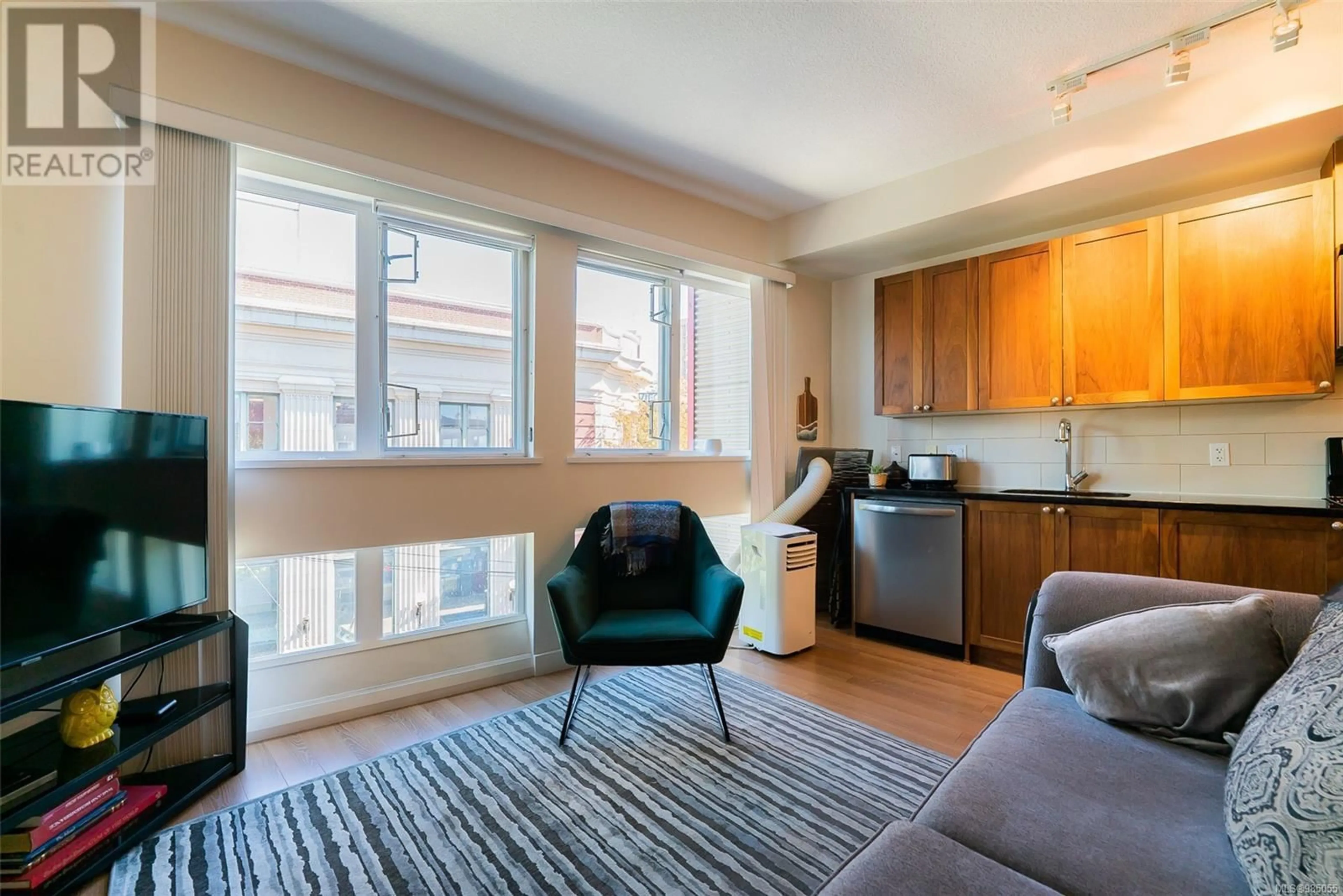 Living room with furniture, unknown for 320 - 99 CHAPEL STREET, Nanaimo British Columbia V9R5H3