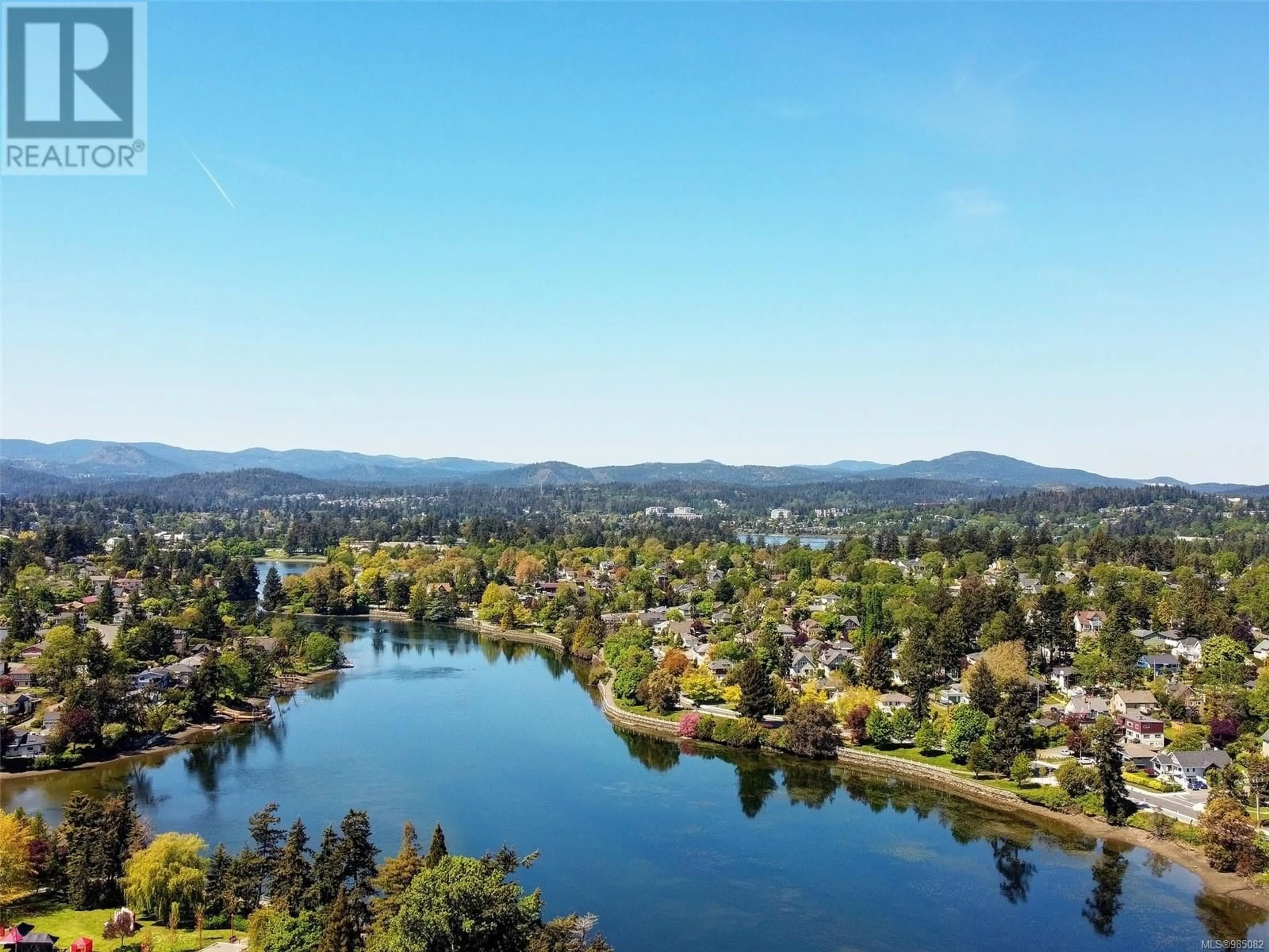 A pic from outside/outdoor area/front of a property/back of a property/a pic from drone, water/lake/river/ocean view for 931 Selkirk Ave, Esquimalt British Columbia V9A2V2