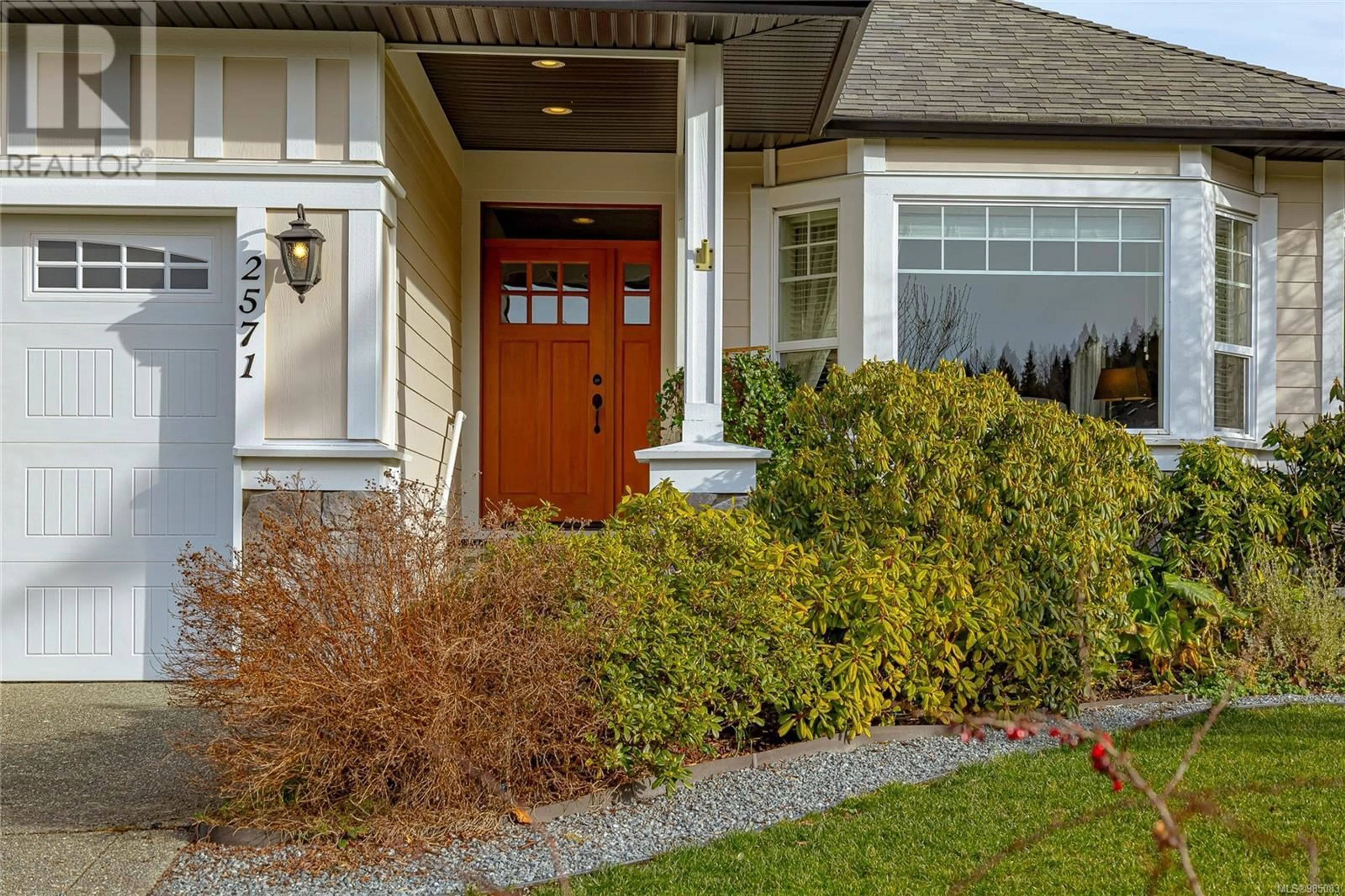 Indoor entryway for 2571 McClaren Rd, Mill Bay British Columbia V0R2P1