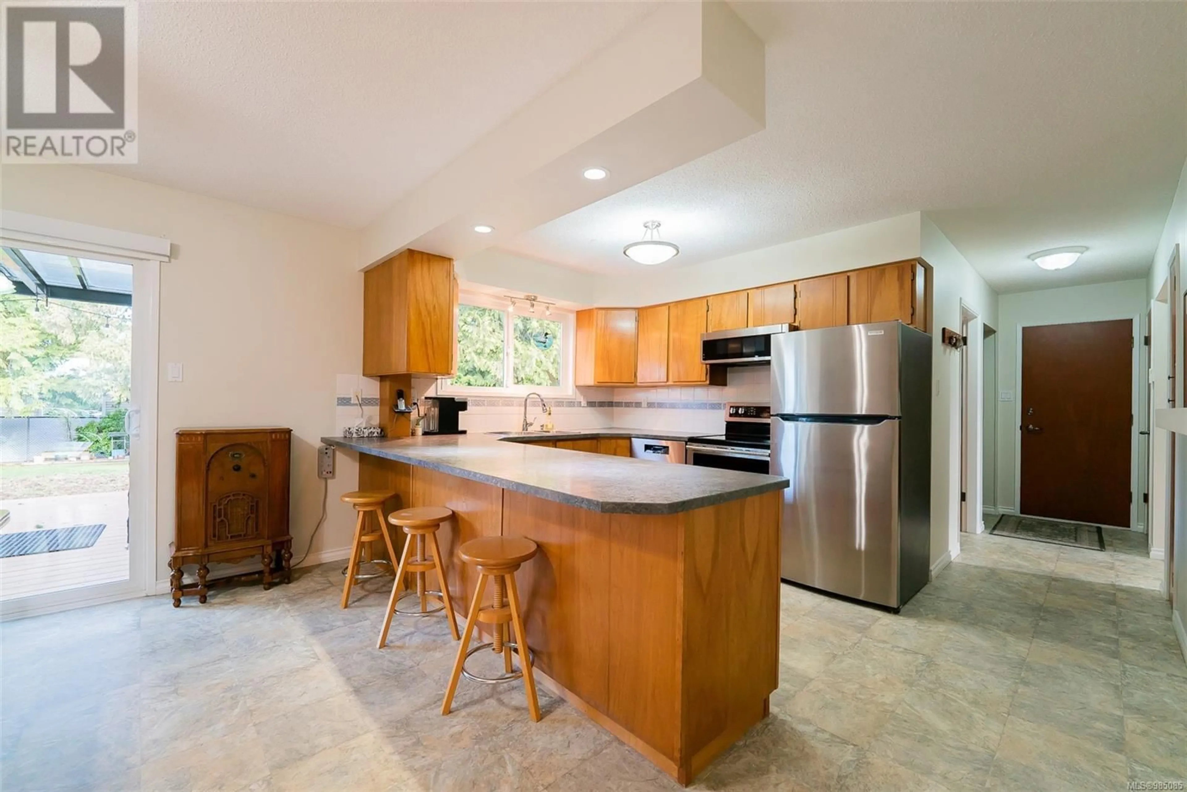 Open concept kitchen, ceramic/tile floor for 6634 Southampton Rd, Nanaimo British Columbia V9V1A5