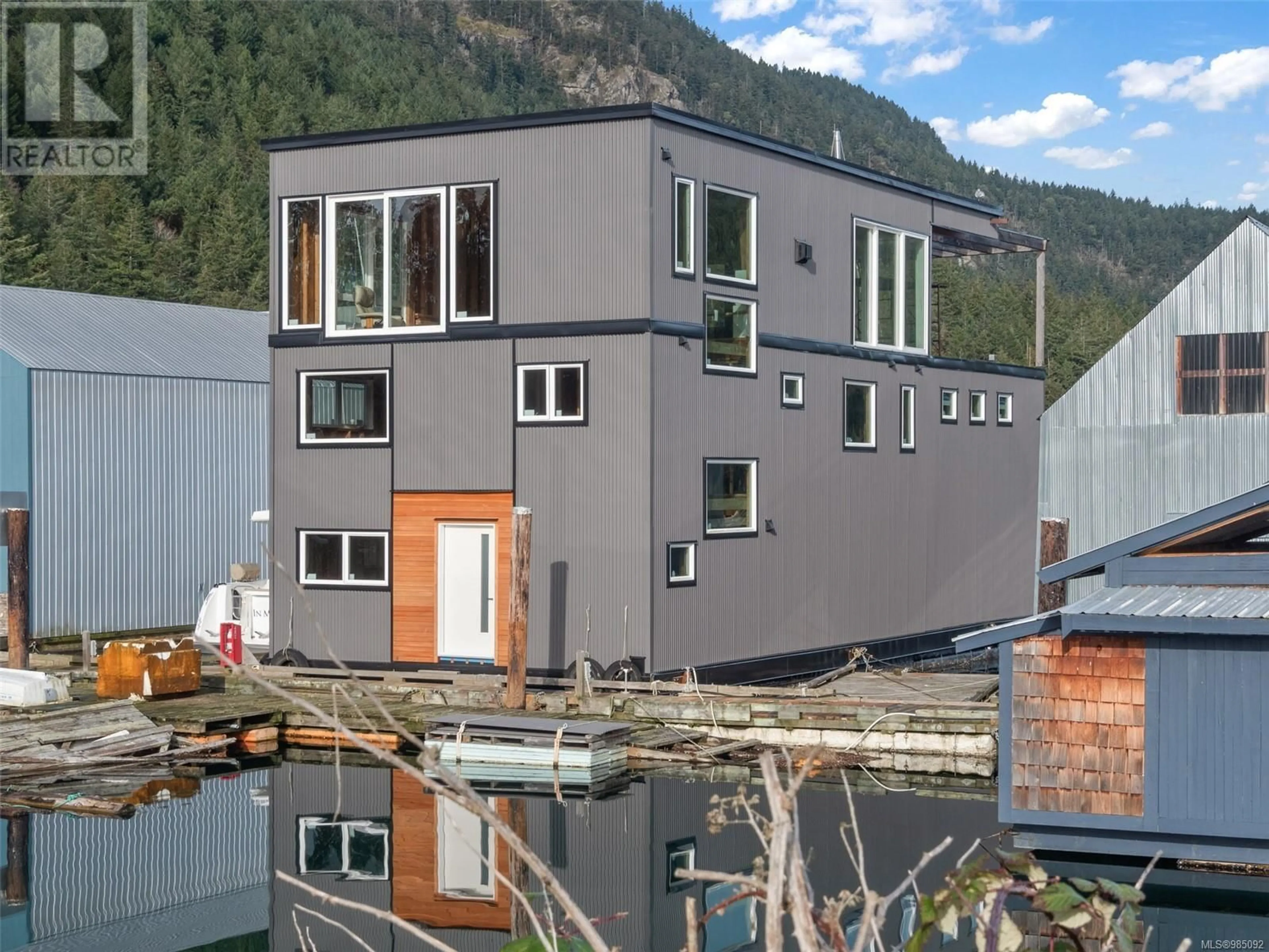 Home with vinyl exterior material, building for 5000 Genoa Bay Rd, Duncan British Columbia V9L5Y8