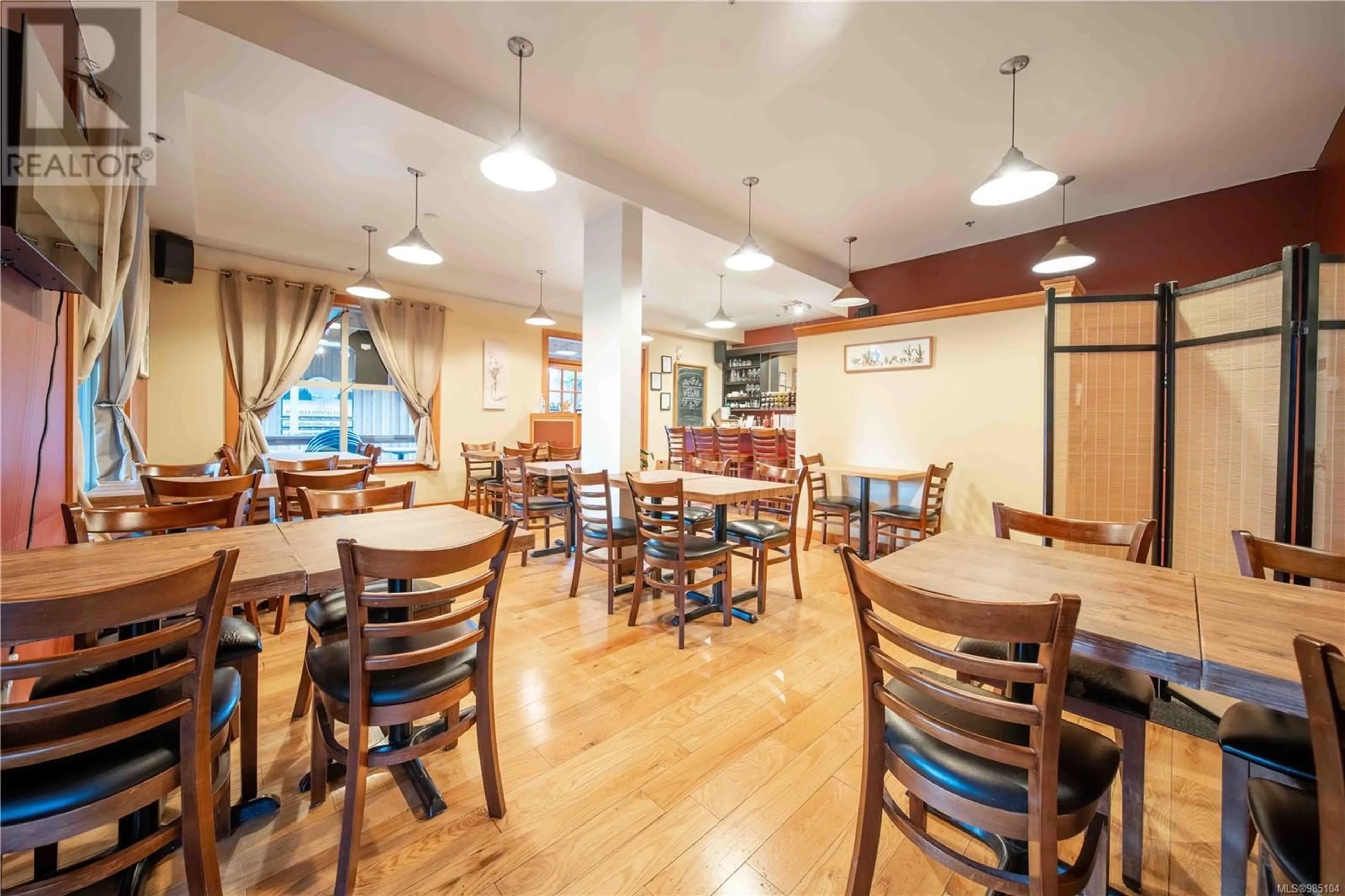 Dining room, wood/laminate floor for 102 5281 Rutherford Rd, Nanaimo British Columbia V9T5N9