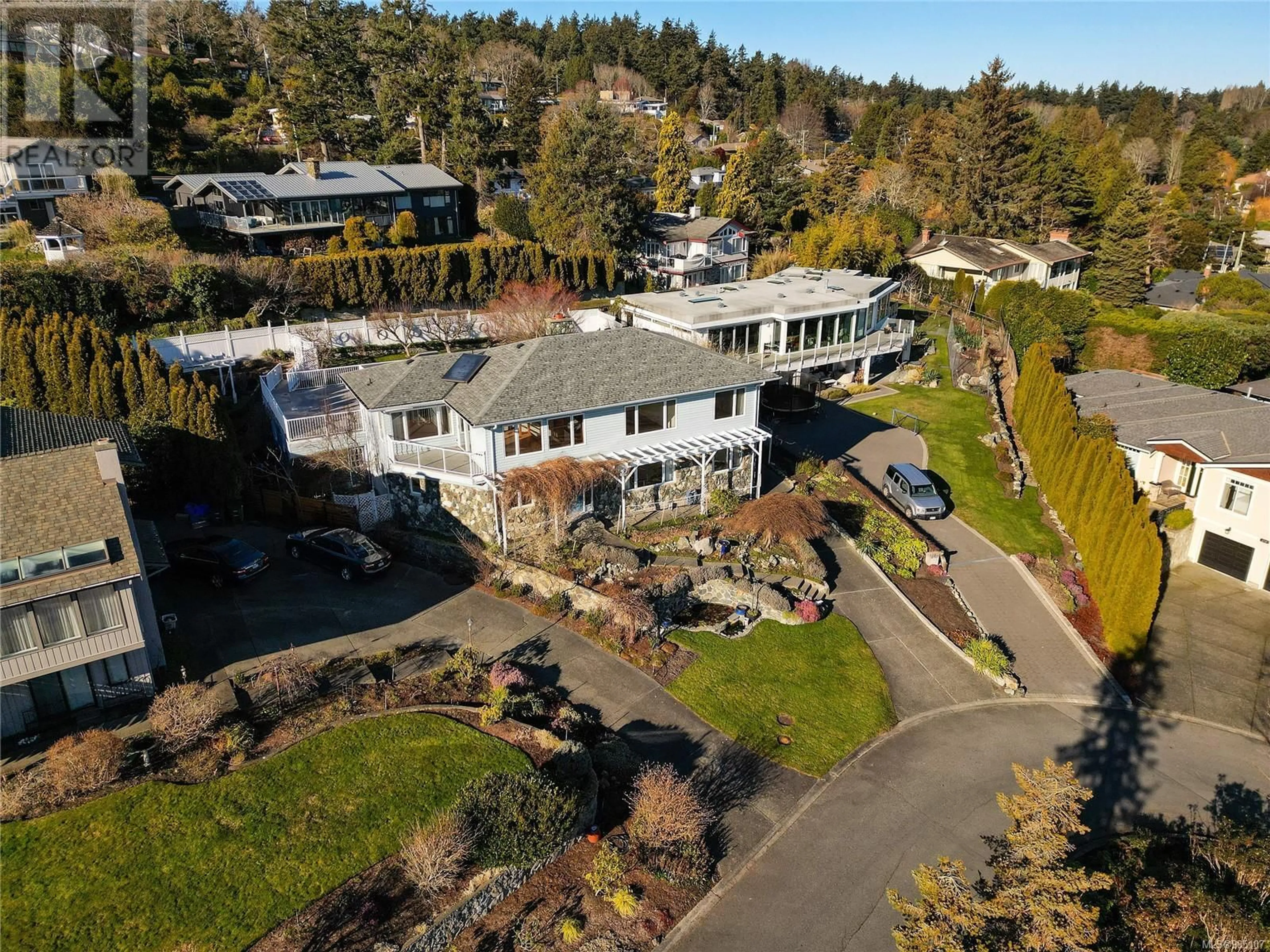 A pic from outside/outdoor area/front of a property/back of a property/a pic from drone, unknown for 2723 HIBBENS CLOSE, Saanich British Columbia V8R3T2