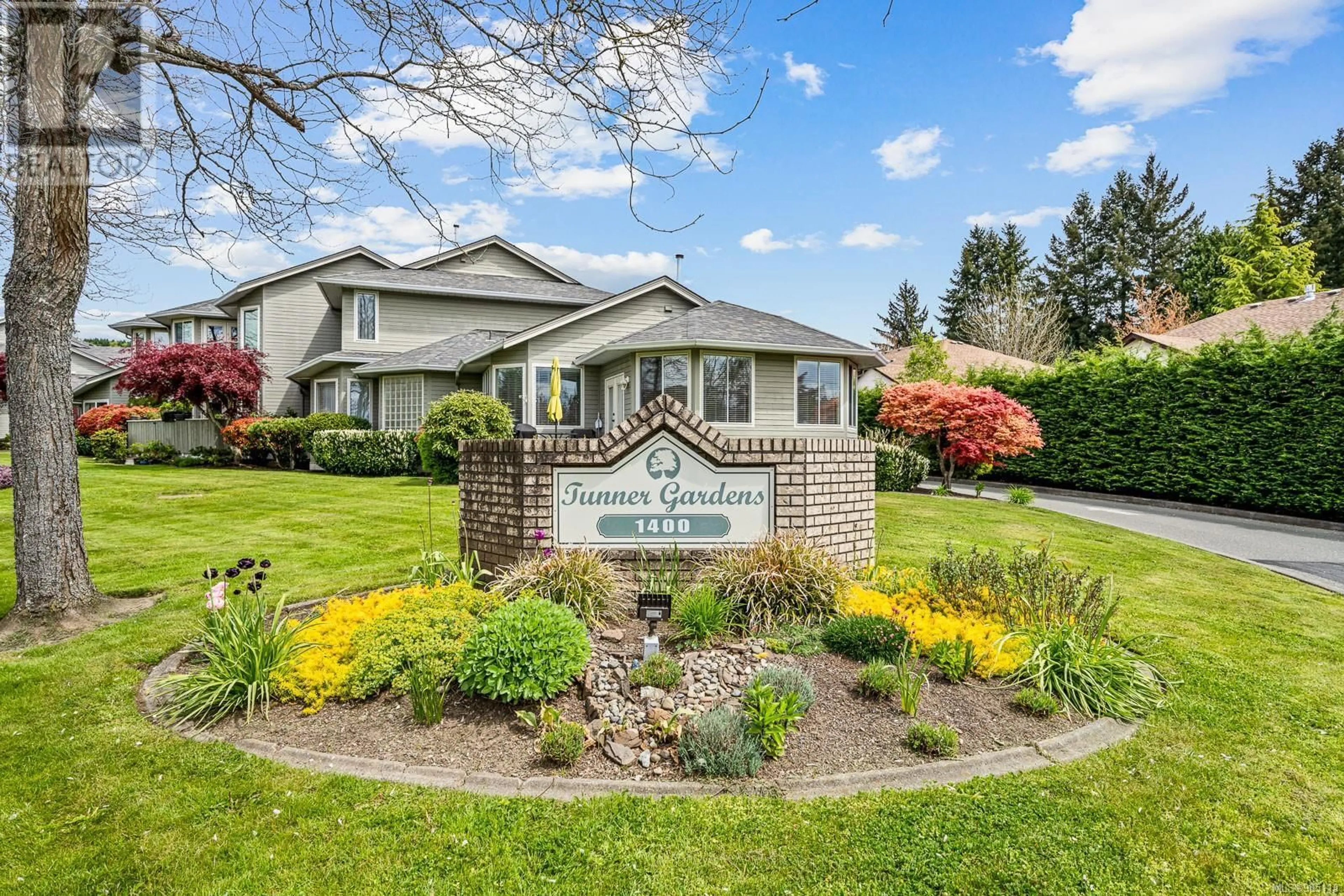 Home with vinyl exterior material, street for 304 - 1400 TUNNER DRIVE, Courtenay British Columbia V9N8S2