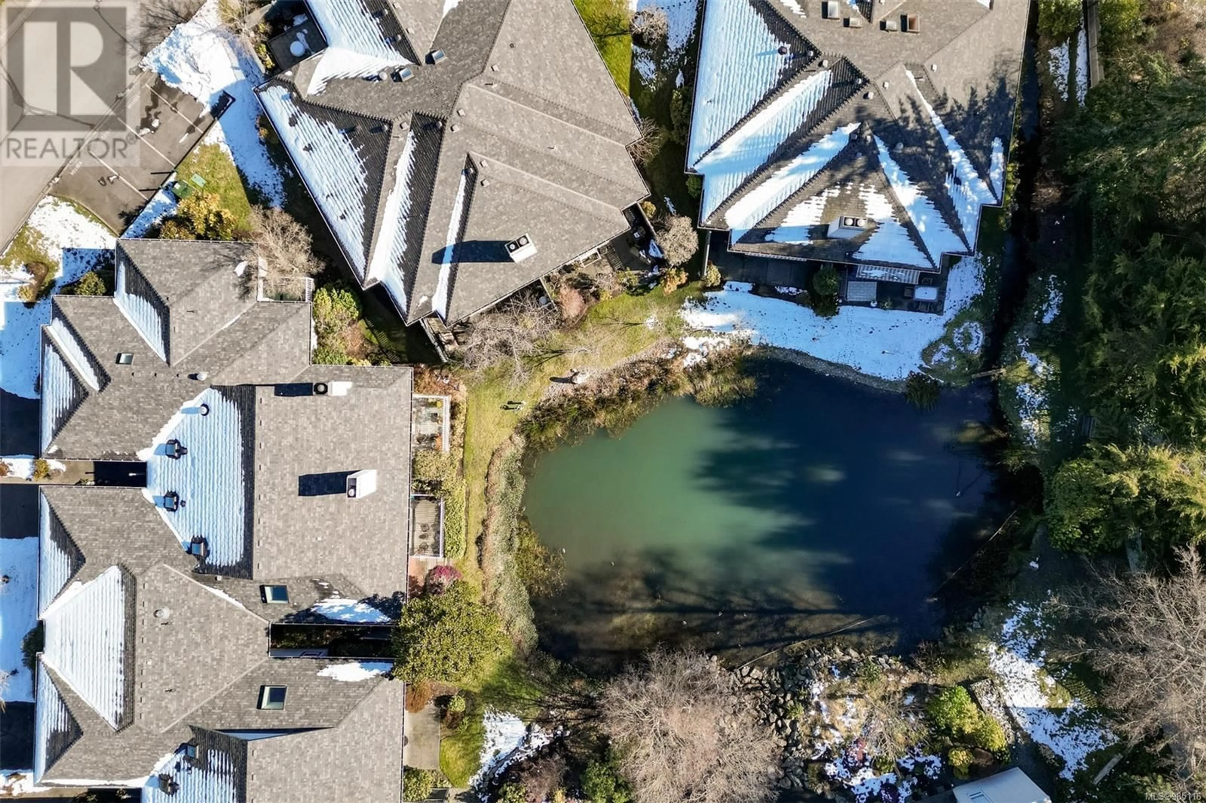 A pic from outside/outdoor area/front of a property/back of a property/a pic from drone, water/lake/river/ocean view for 39 5110 Cordova Bay Rd, Saanich British Columbia V8Y2K5