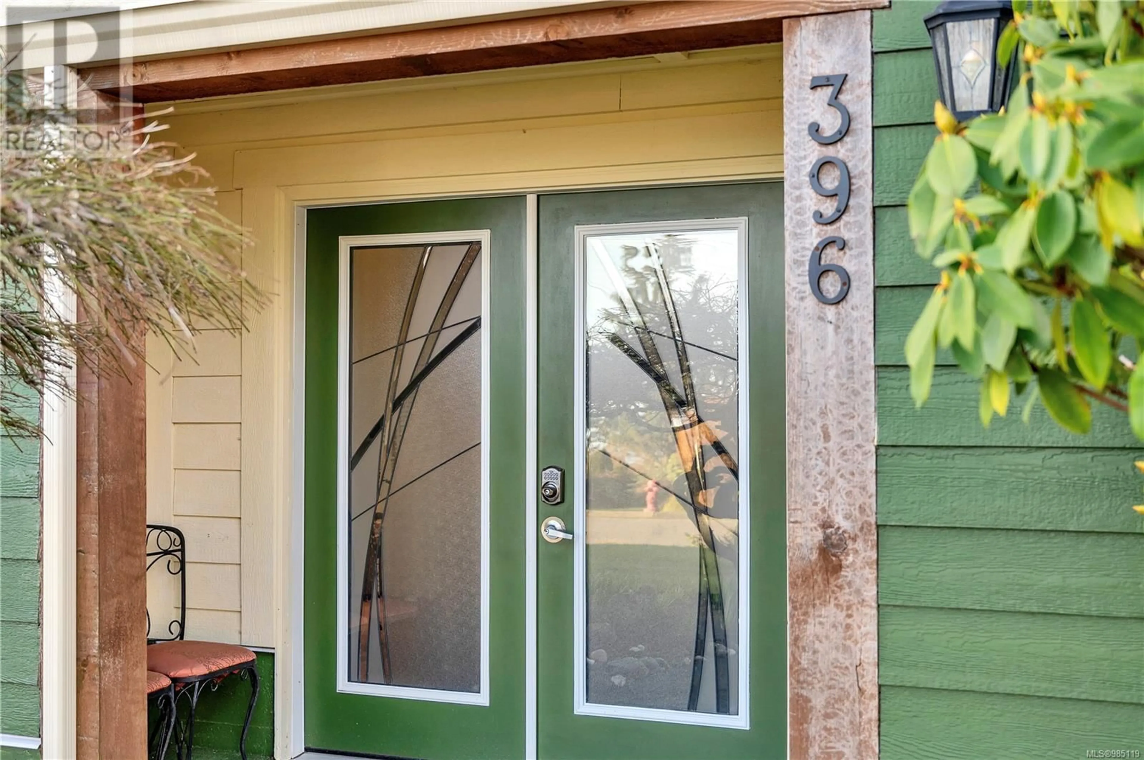 Indoor entryway for 396 McLean St S, Campbell River British Columbia V9W2L8