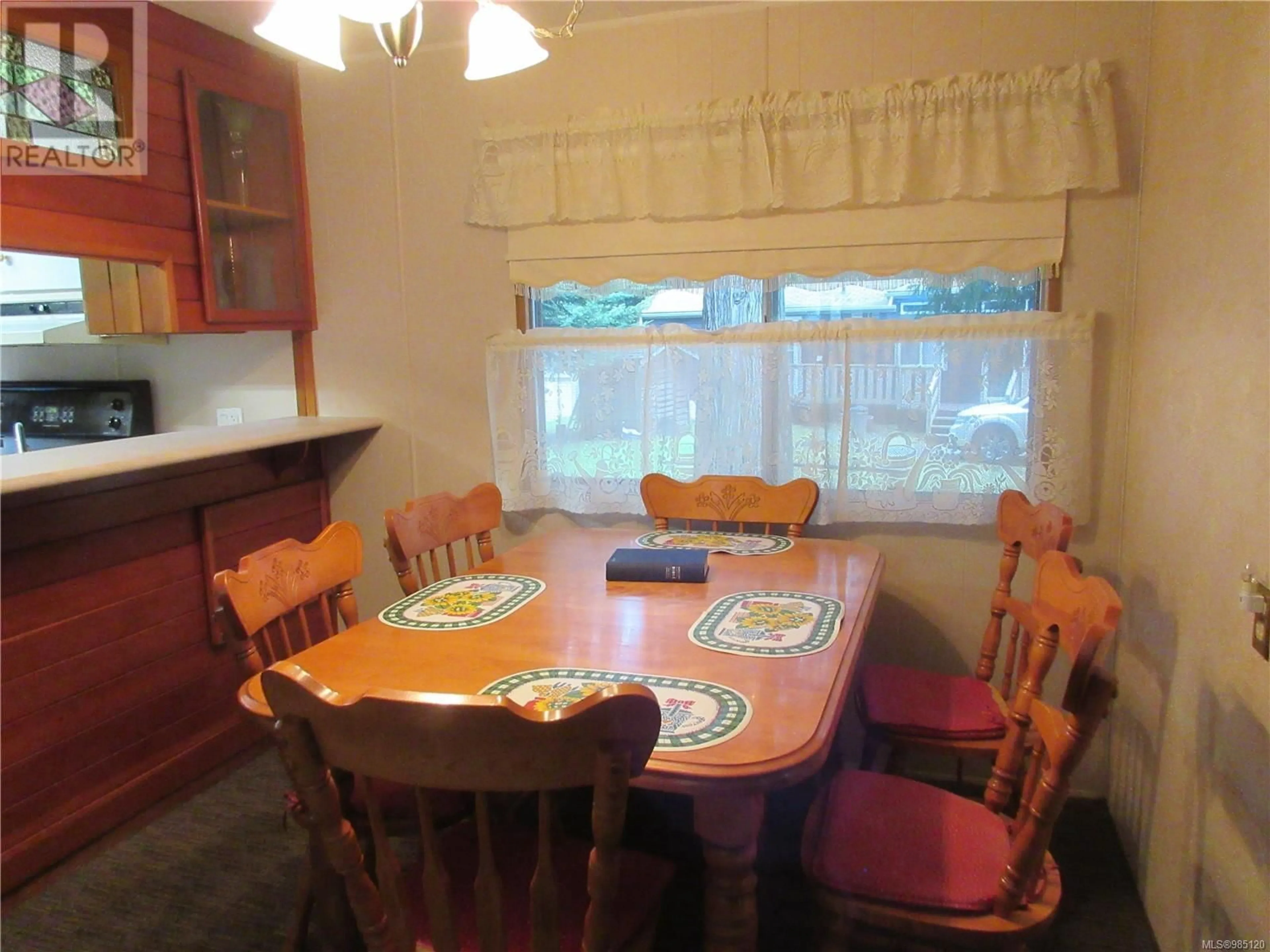 Dining room, wood/laminate floor for 94 25 Maki Rd, Nanaimo British Columbia V9R6N3