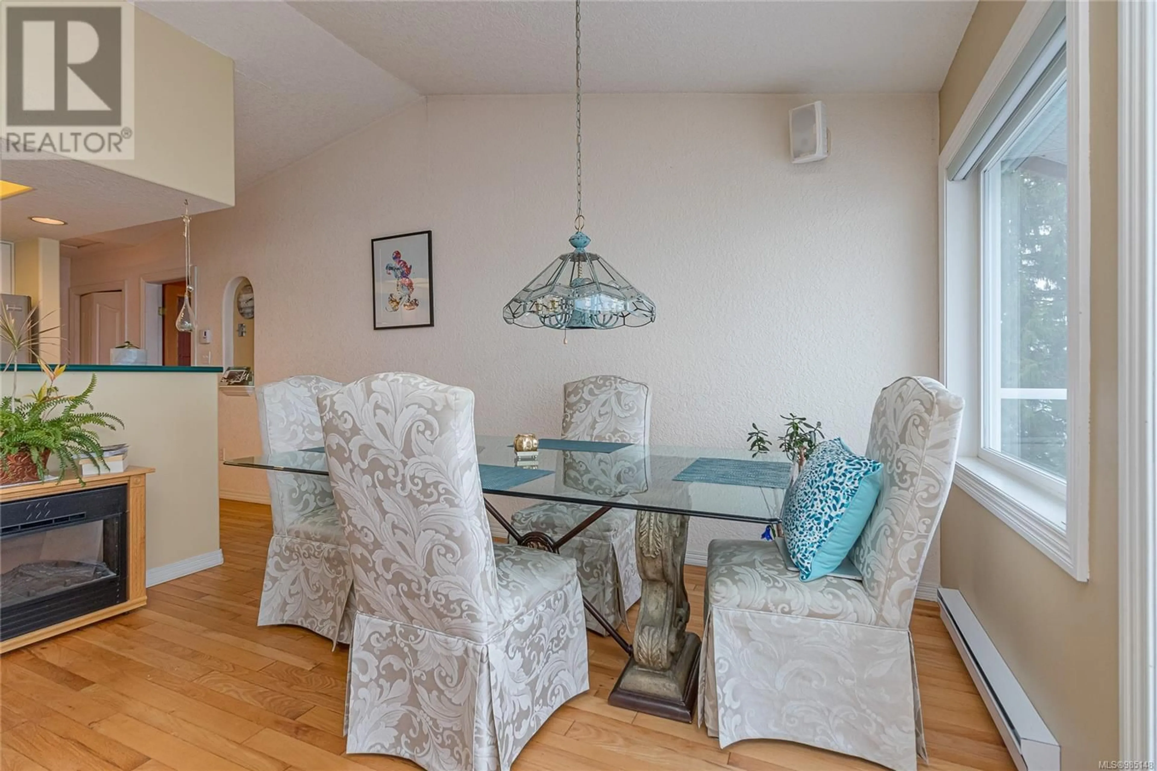 Dining room, wood/laminate floor for 369 Chemainus Rd, Ladysmith British Columbia V9G1Y1