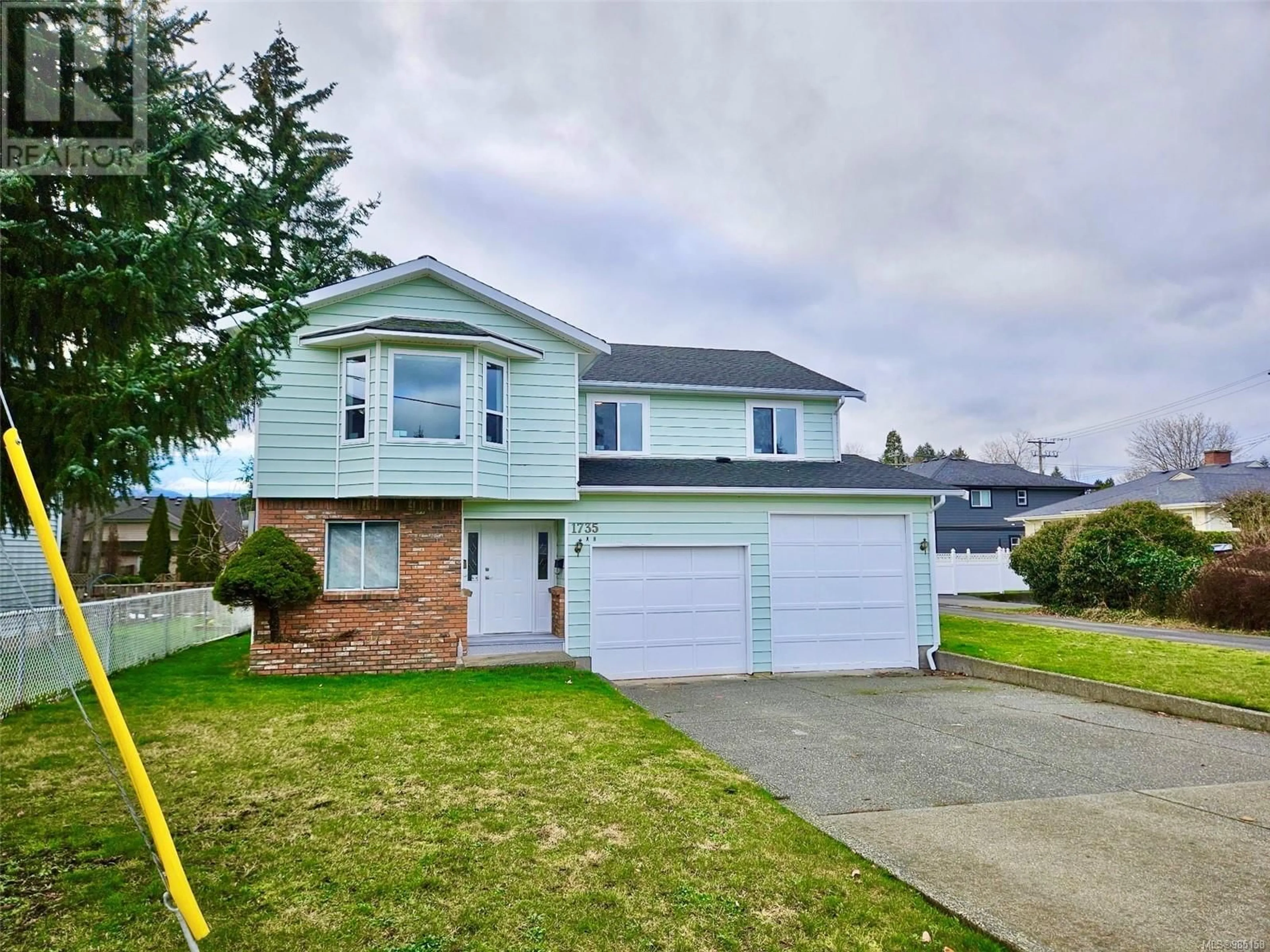 Home with vinyl exterior material, street for 1735 Urquhart Ave, Courtenay British Columbia V9N6W5