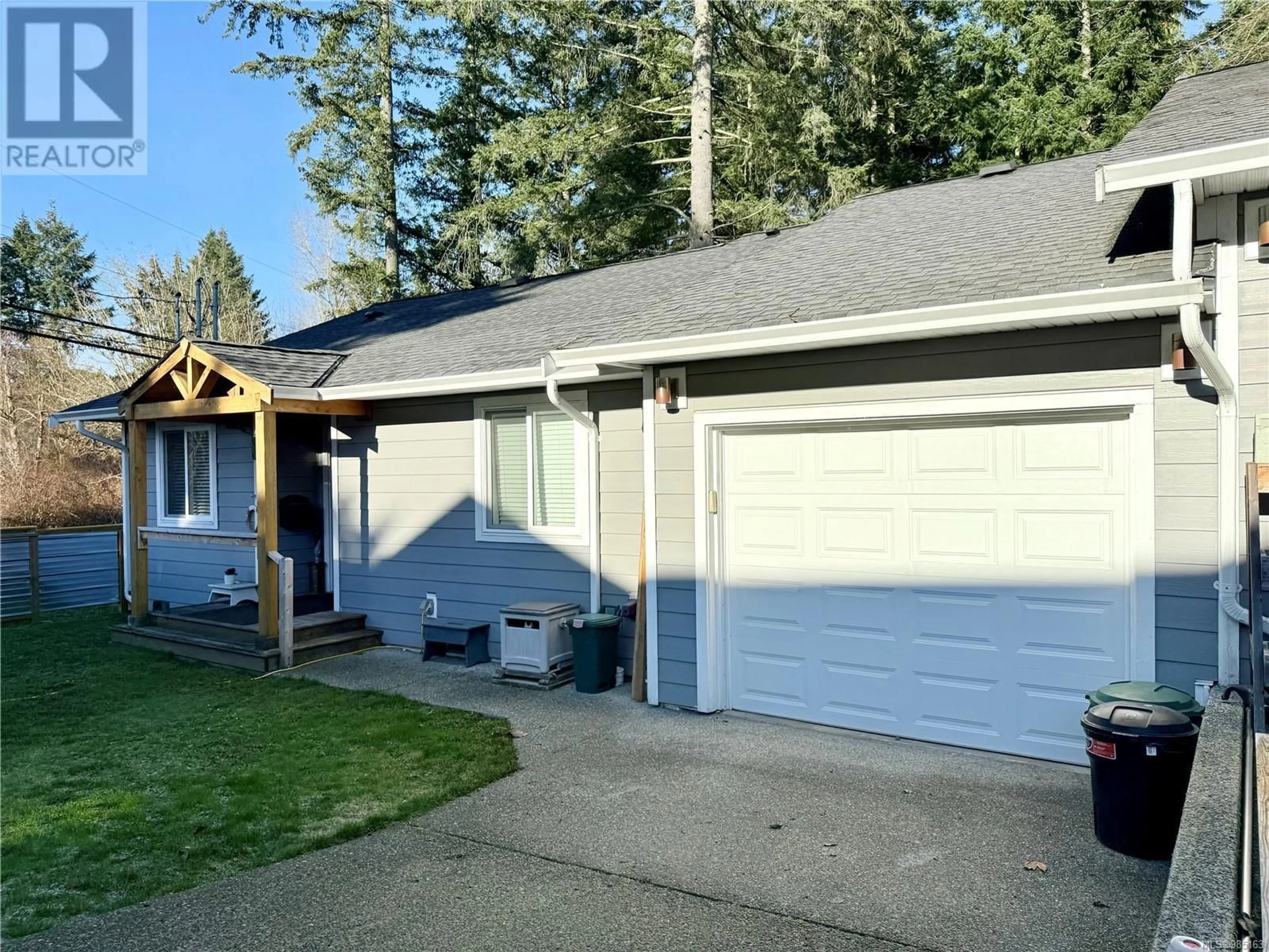 Home with vinyl exterior material, street for 9965 Chemainus Rd, Chemainus British Columbia V0R1K0