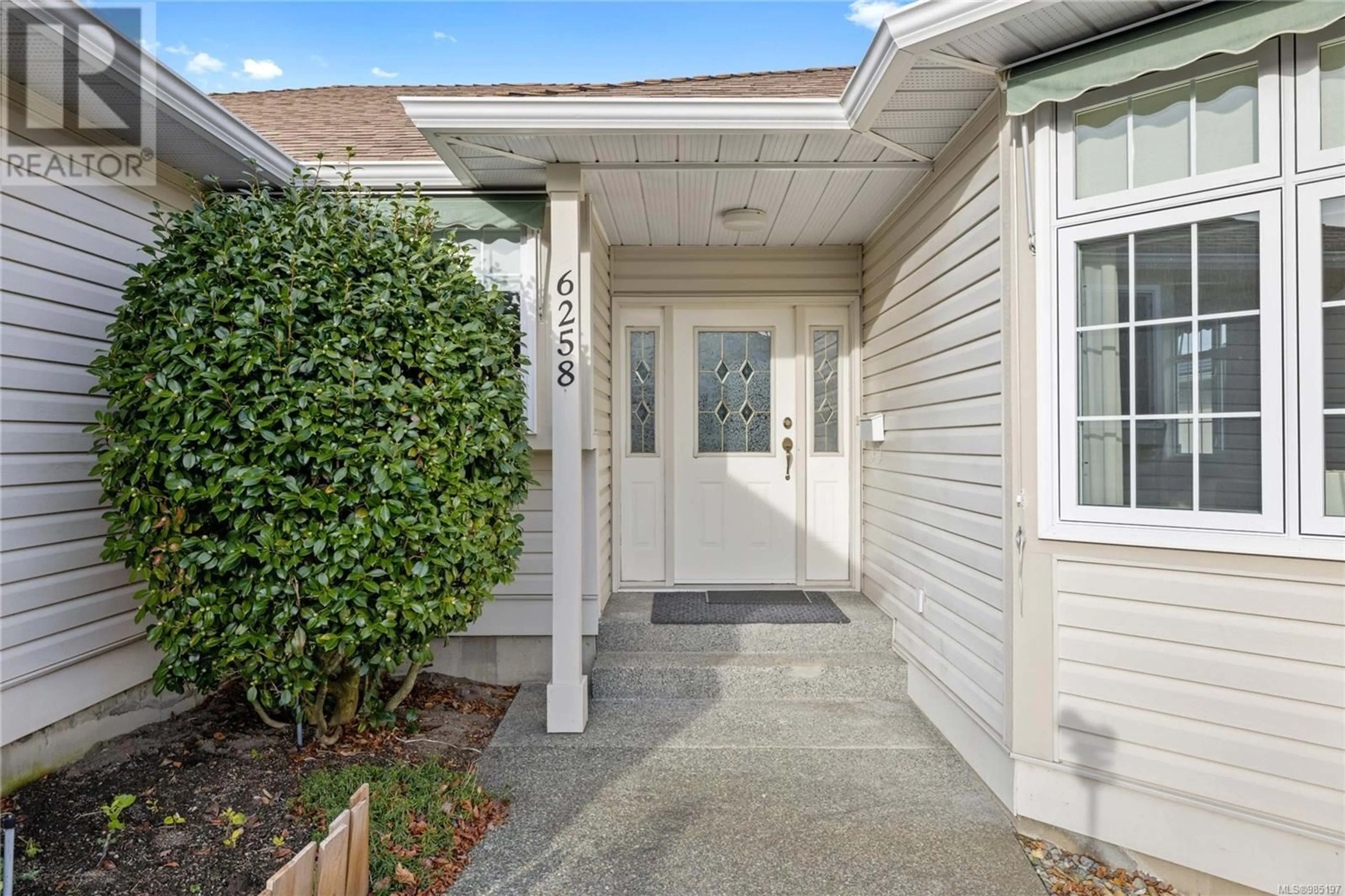 Indoor entryway for 6258 Waterbury Rd, Nanaimo British Columbia V9V1L5