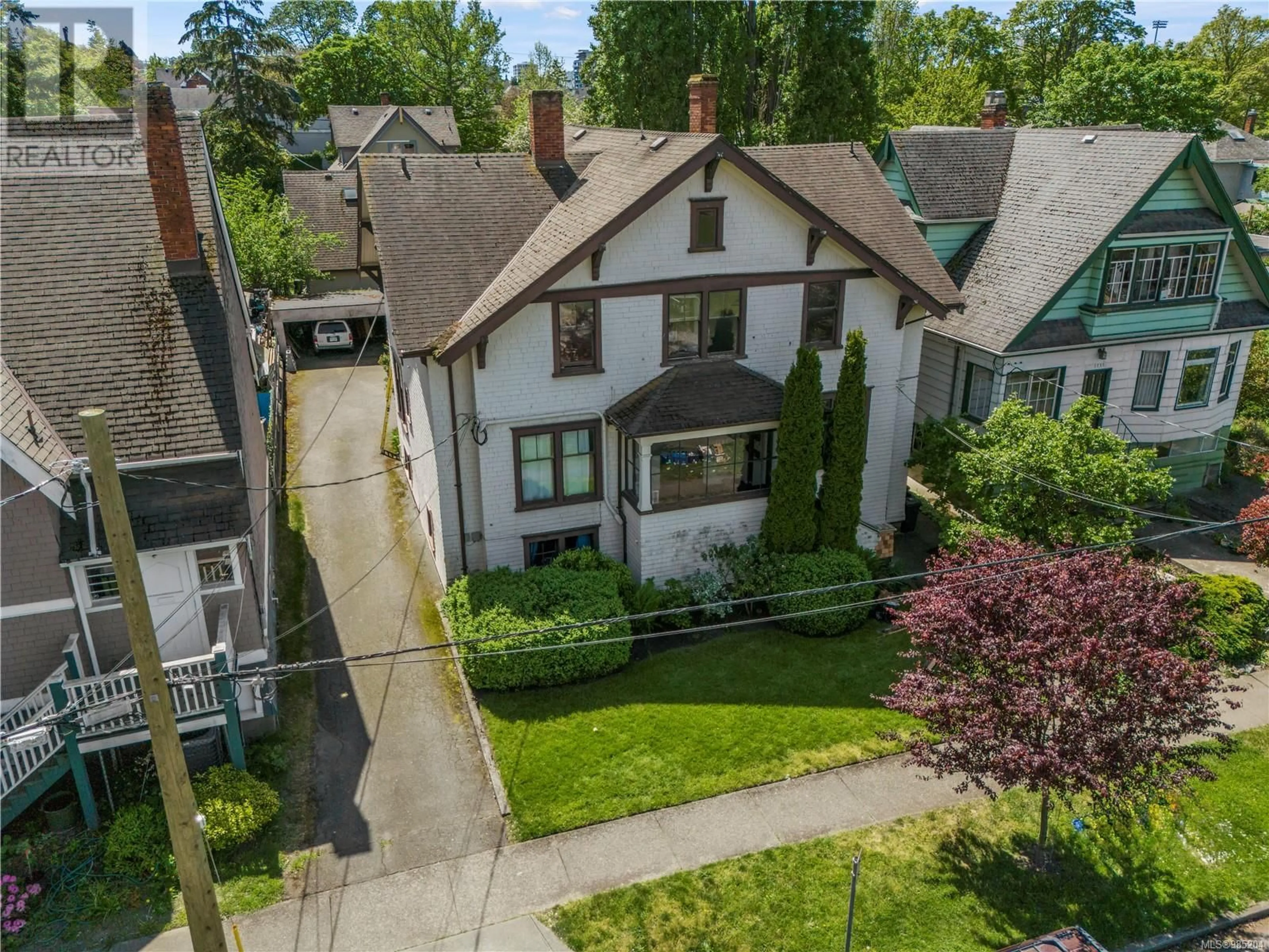 A pic from outside/outdoor area/front of a property/back of a property/a pic from drone, street for 1157 Princess Ave, Victoria British Columbia V8T1L2