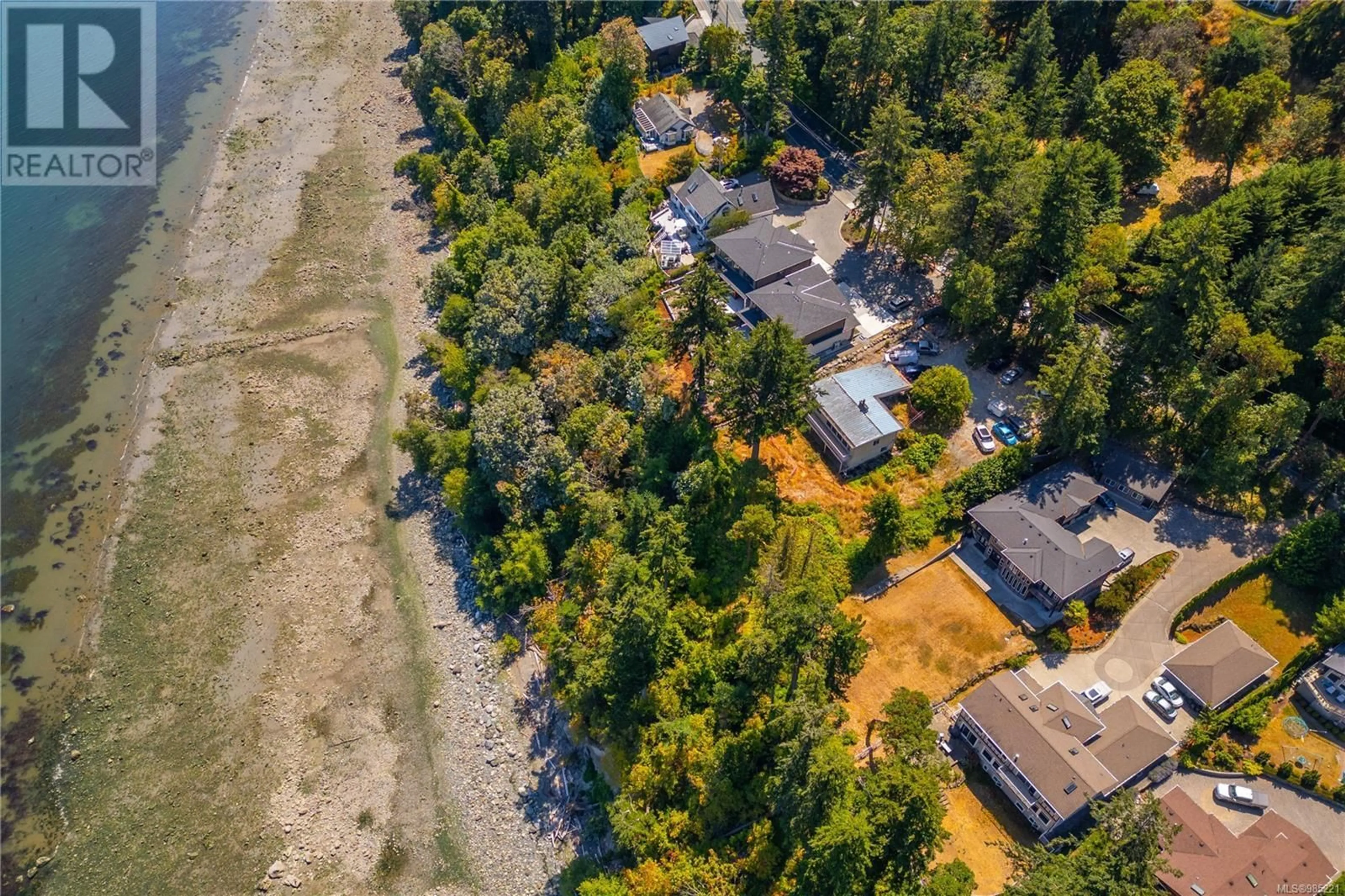 A pic from outside/outdoor area/front of a property/back of a property/a pic from drone, unknown for 4601 Cordova Bay Rd, Saanich British Columbia V8X3V6