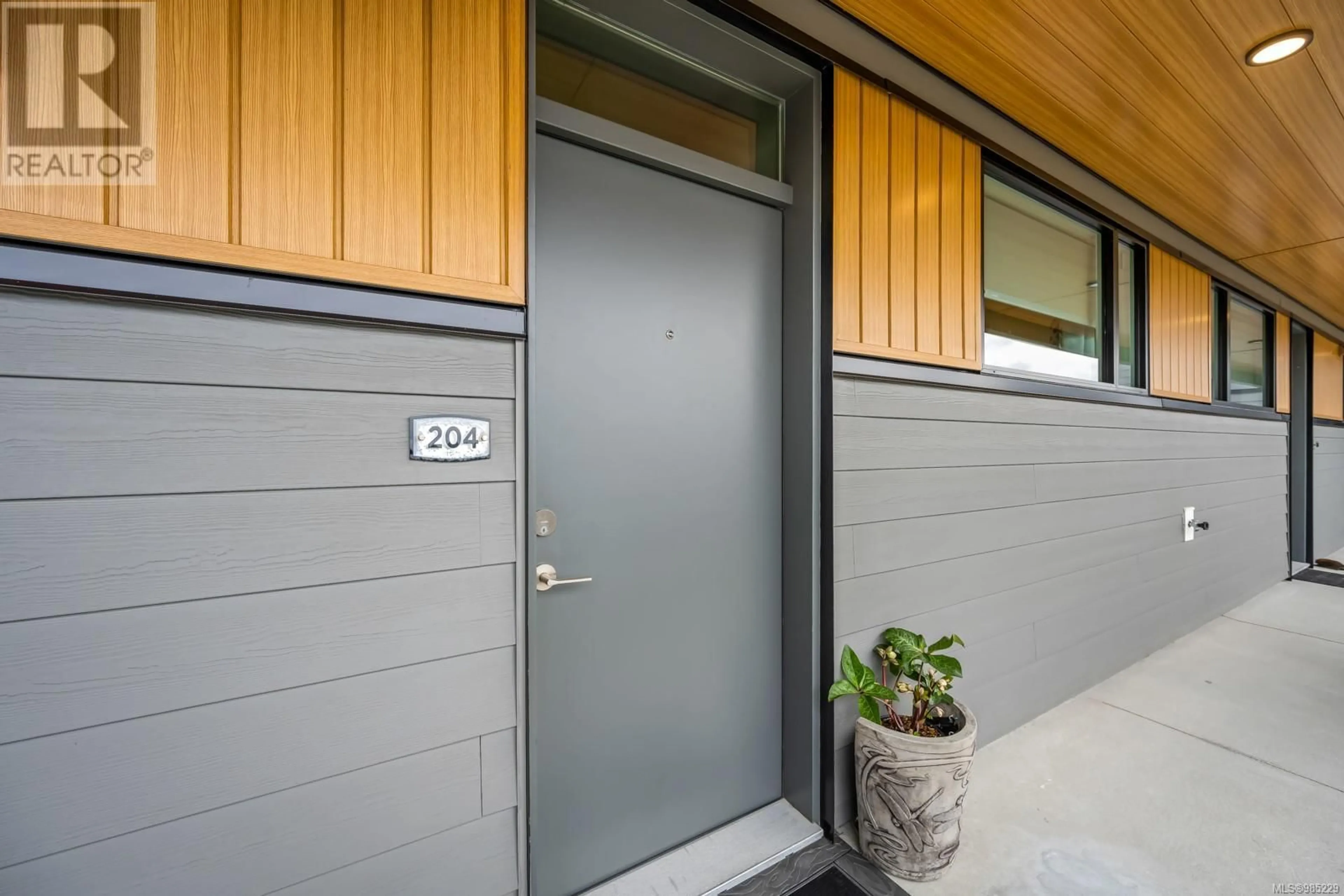 Indoor entryway for 204 2777 North Beach Dr, Campbell River British Columbia V9W0B5