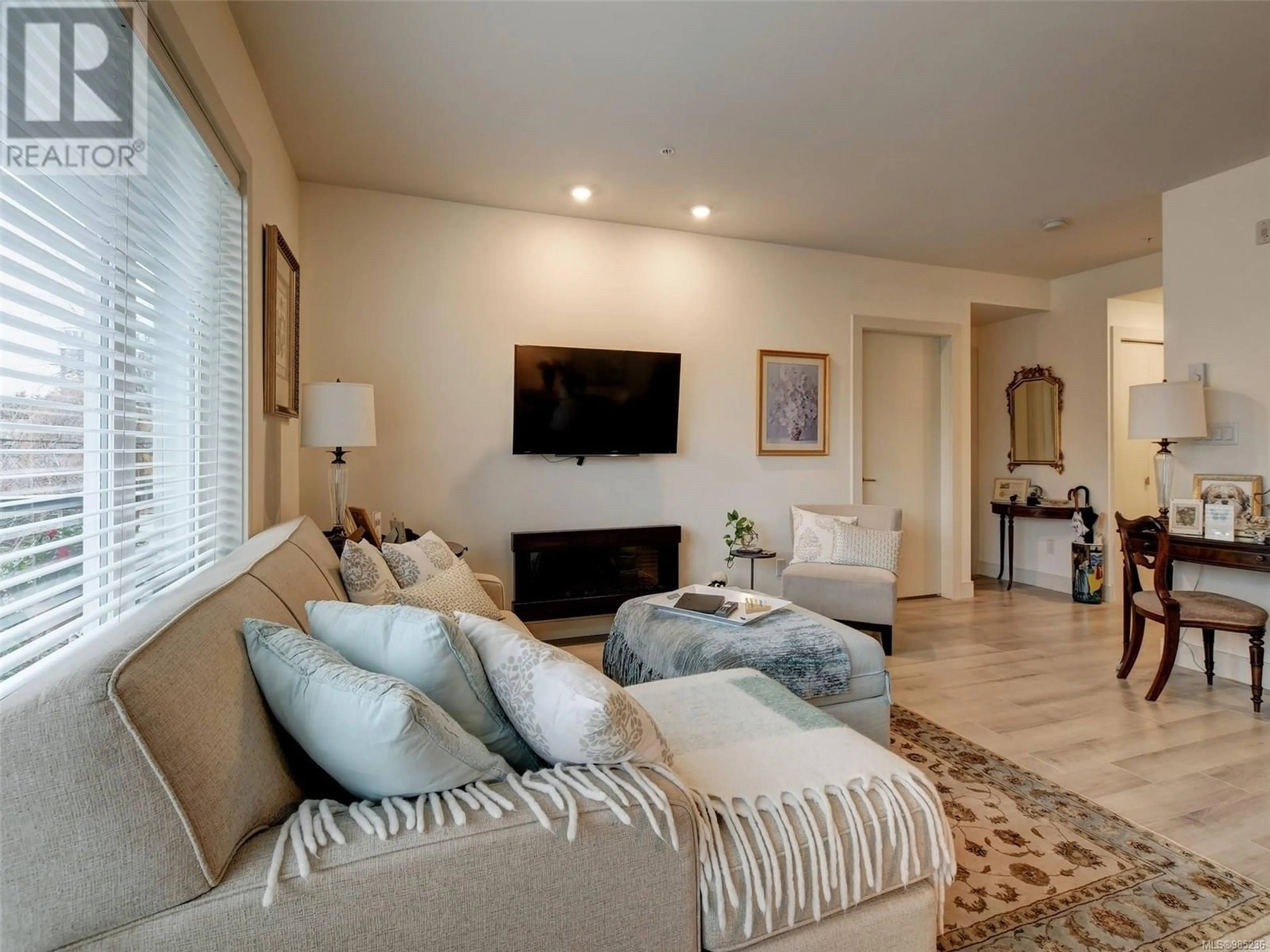 Living room with furniture, unknown for 202 - 300 MICHIGAN STREET, Victoria British Columbia V8V1R5