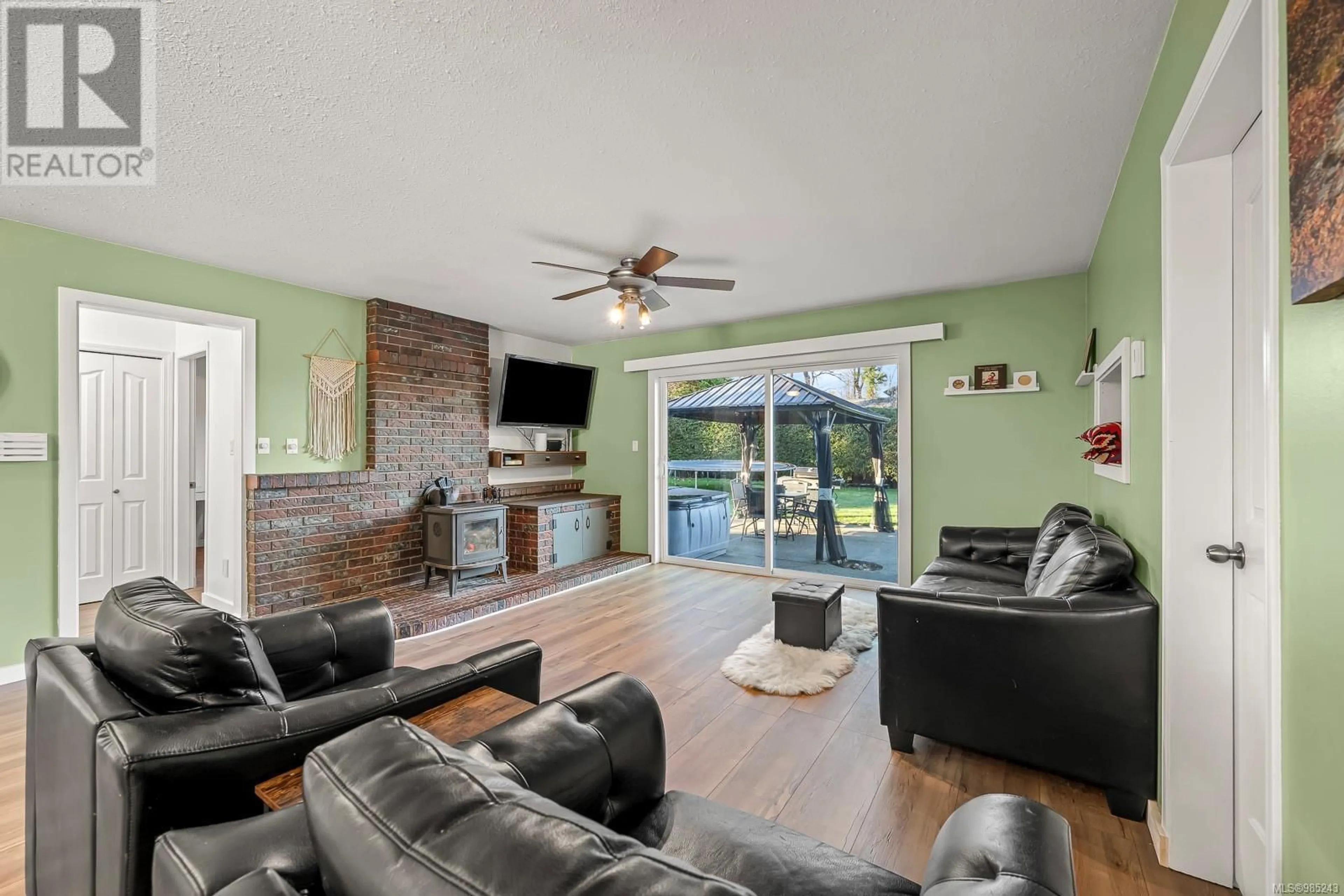 Living room with furniture, unknown for 2712 PAULA PLACE, Courtenay British Columbia V9N6H8
