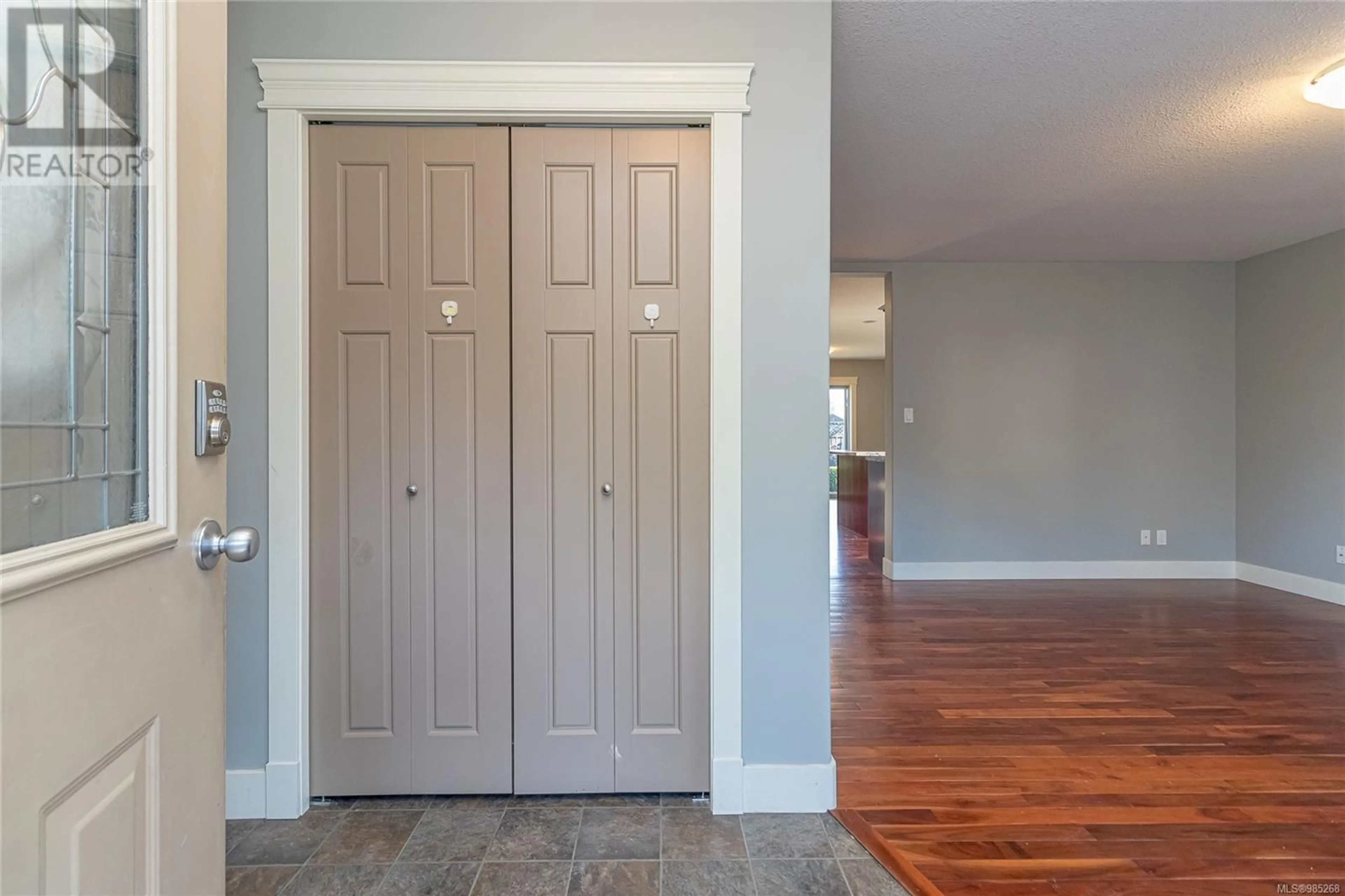 Indoor entryway for 292 Applegreen Ave, Nanaimo British Columbia V9R0A7