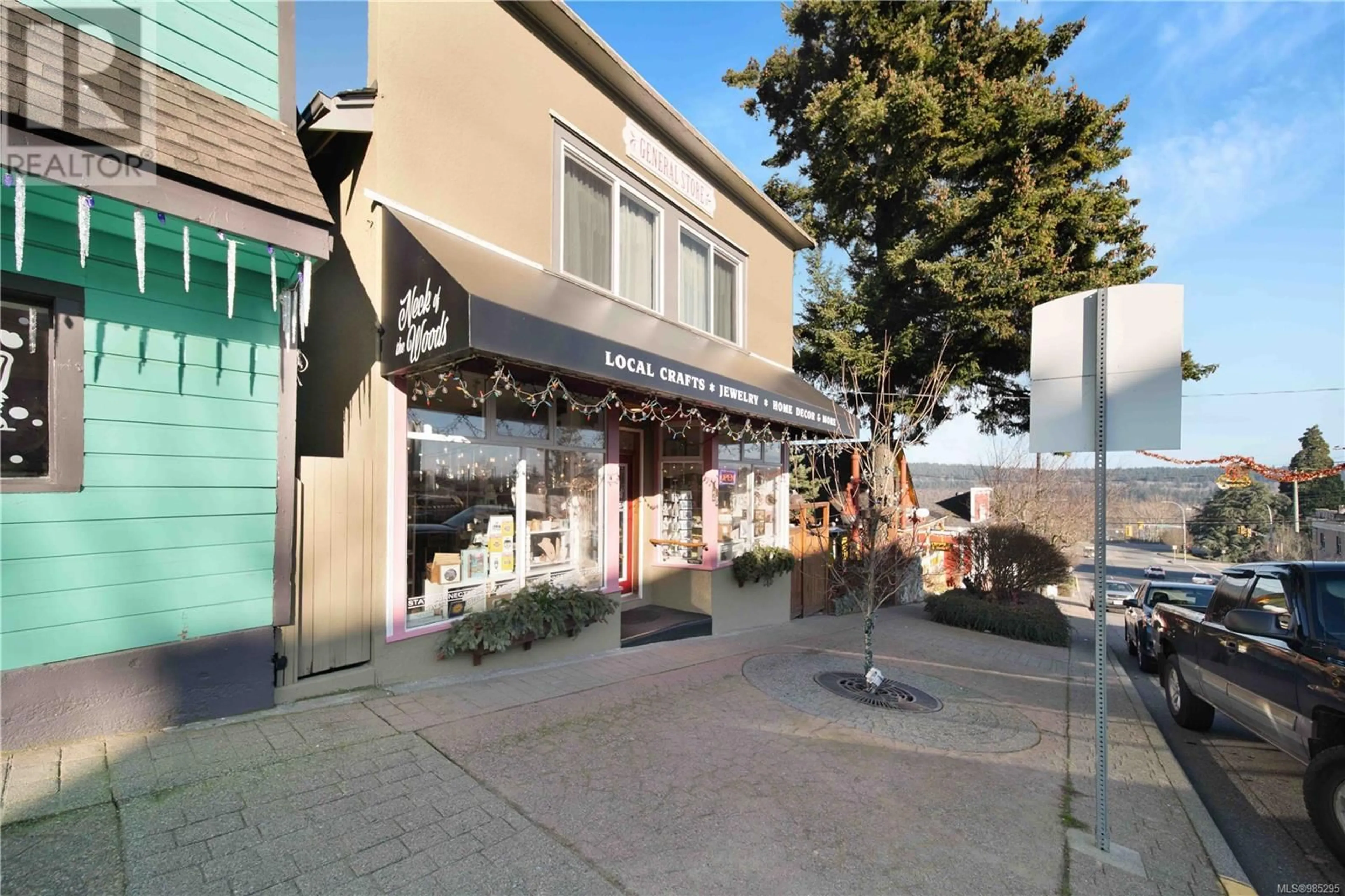 Patio, street for 28 ROBERTS STREET, Ladysmith British Columbia V9G1B1