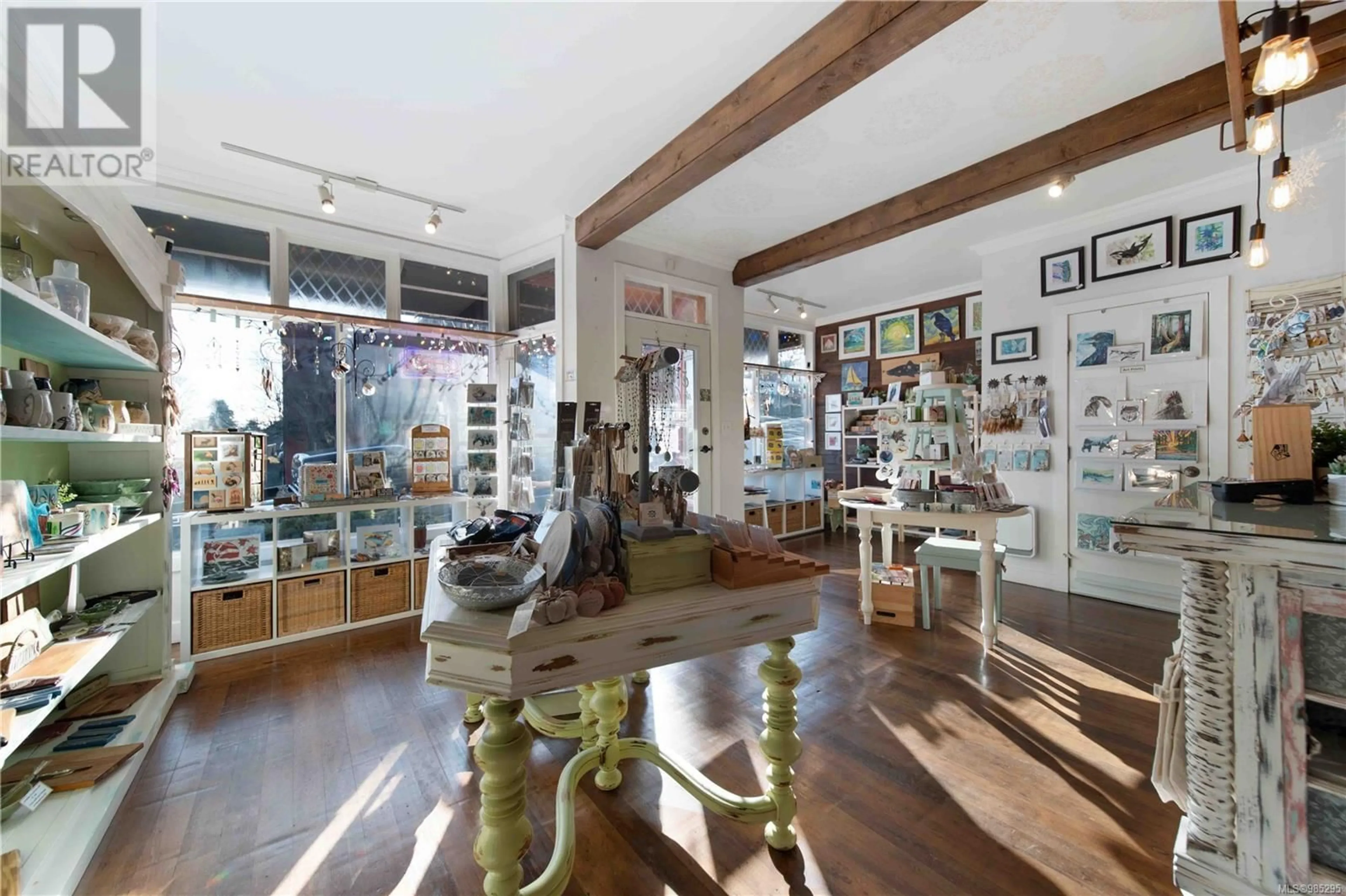 Indoor foyer for 28 ROBERTS STREET, Ladysmith British Columbia V9G1B1