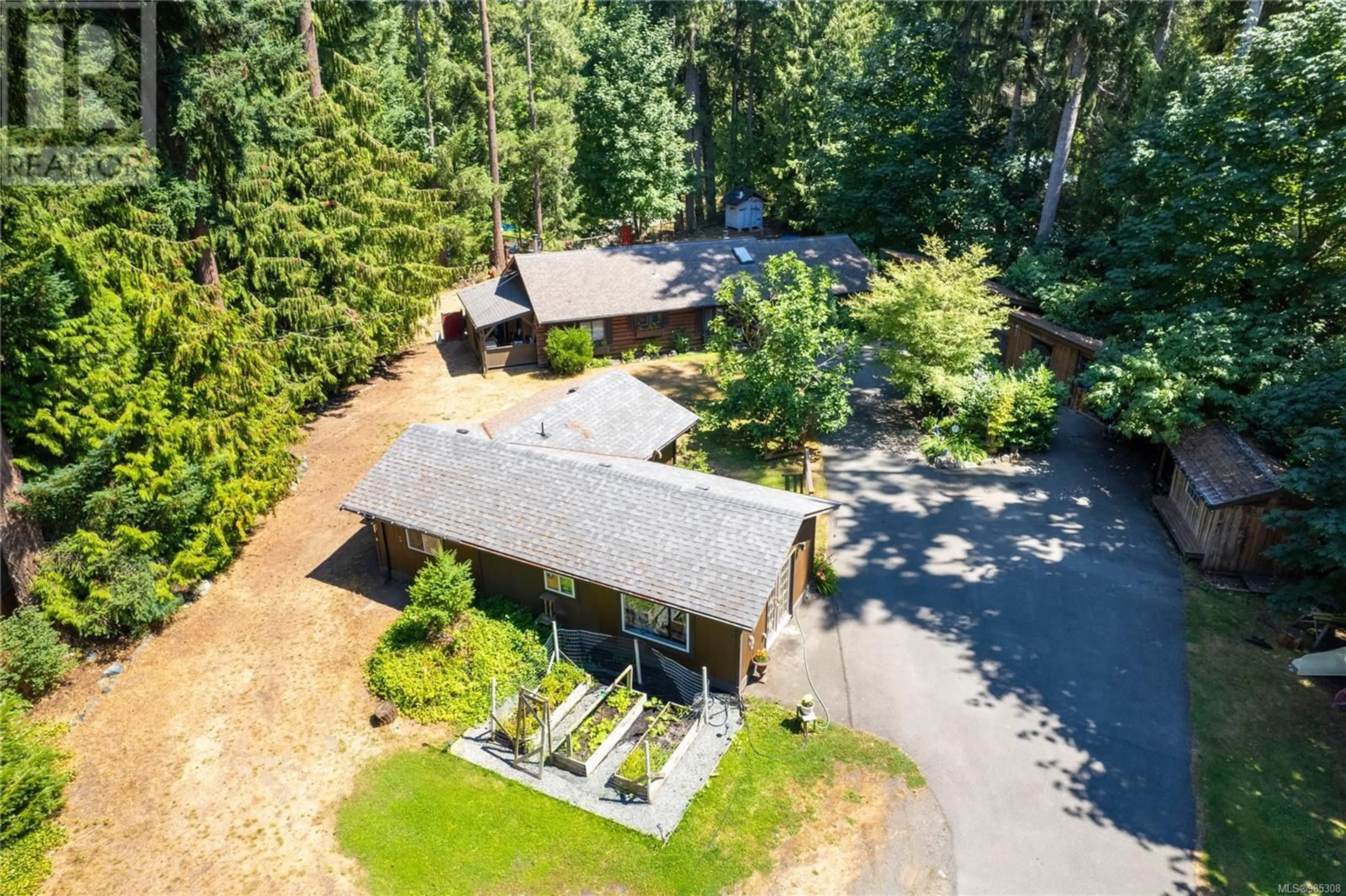 A pic from outside/outdoor area/front of a property/back of a property/a pic from drone, unknown for 616 Martindale Rd, Parksville British Columbia V9P1R8