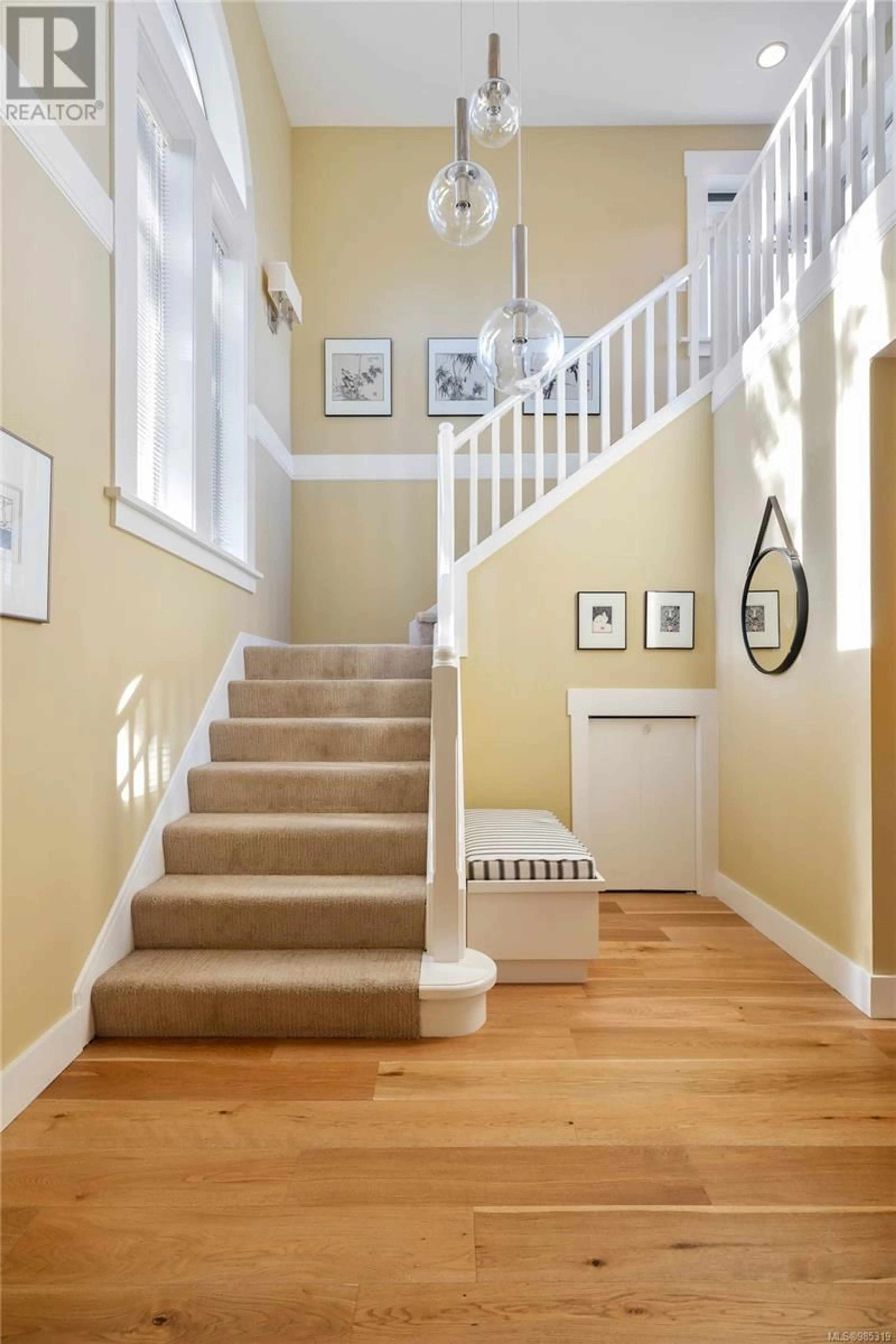 Stairs for 9 - 111 FULFORD-GANGES ROAD, Salt Spring British Columbia V8K2T9