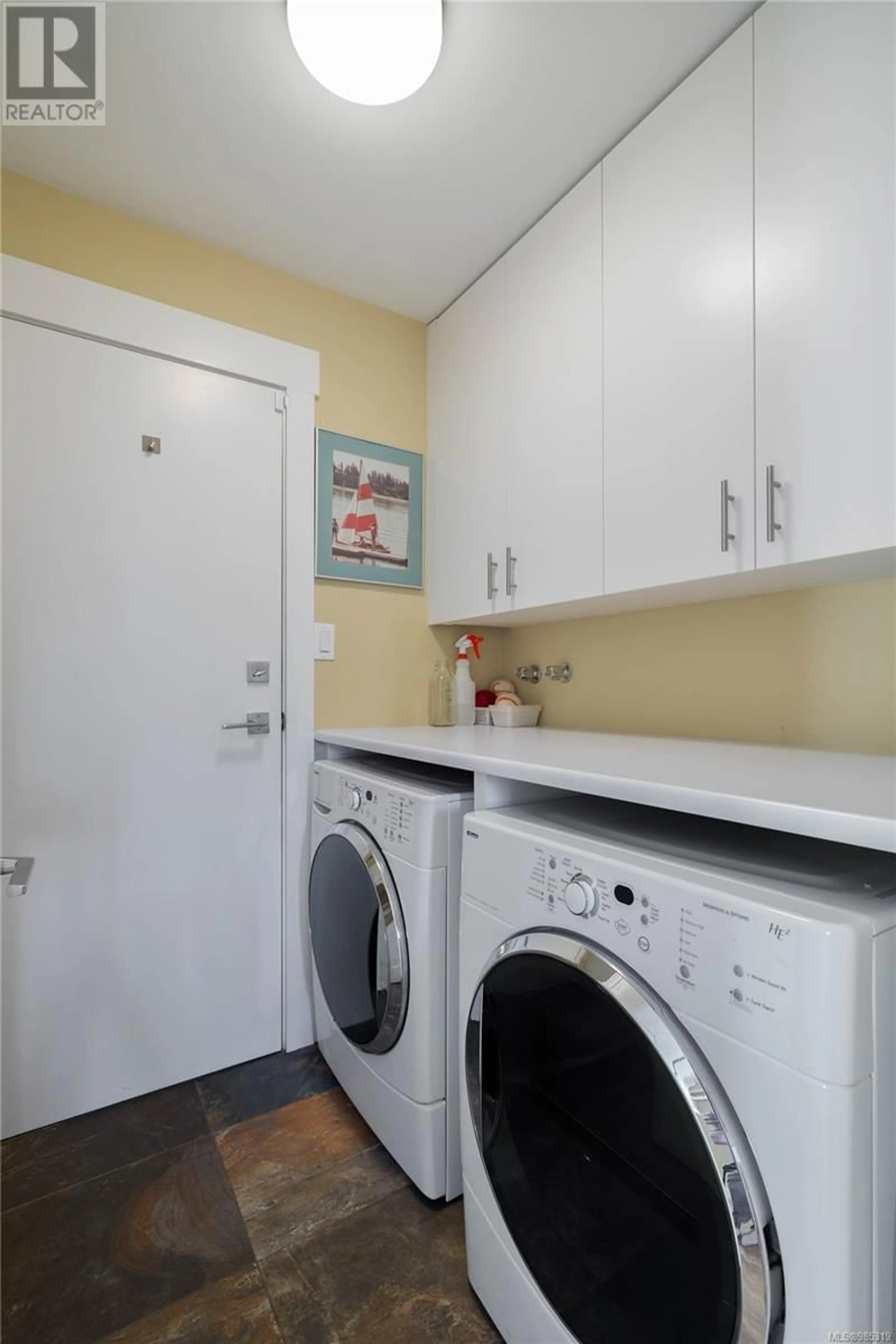 Laundry room for 9 111 Fulford-Ganges Rd, Salt Spring British Columbia V8K2T9