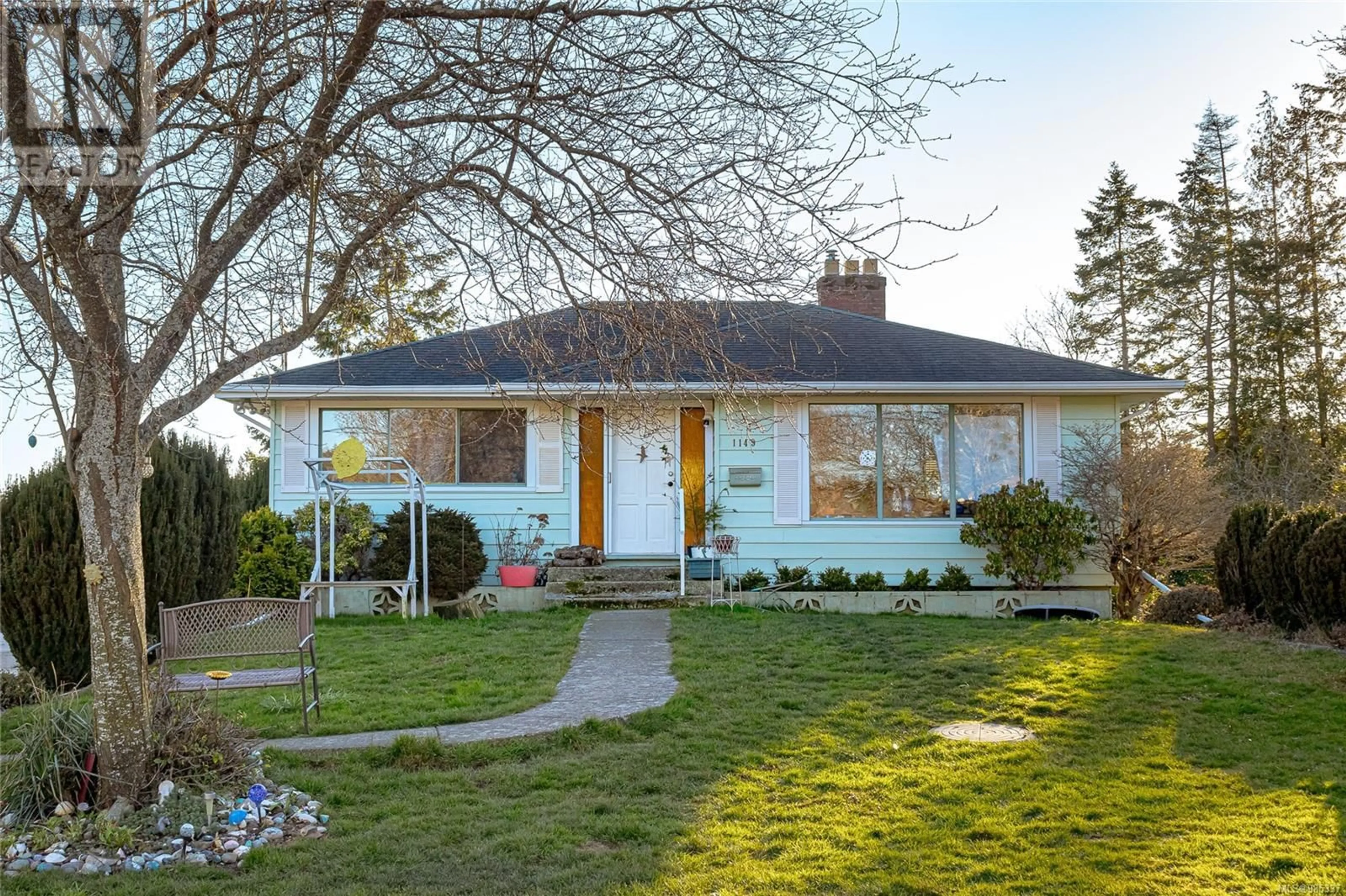 Home with vinyl exterior material, street for 1149 Bewdley Ave, Esquimalt British Columbia V5A5N2