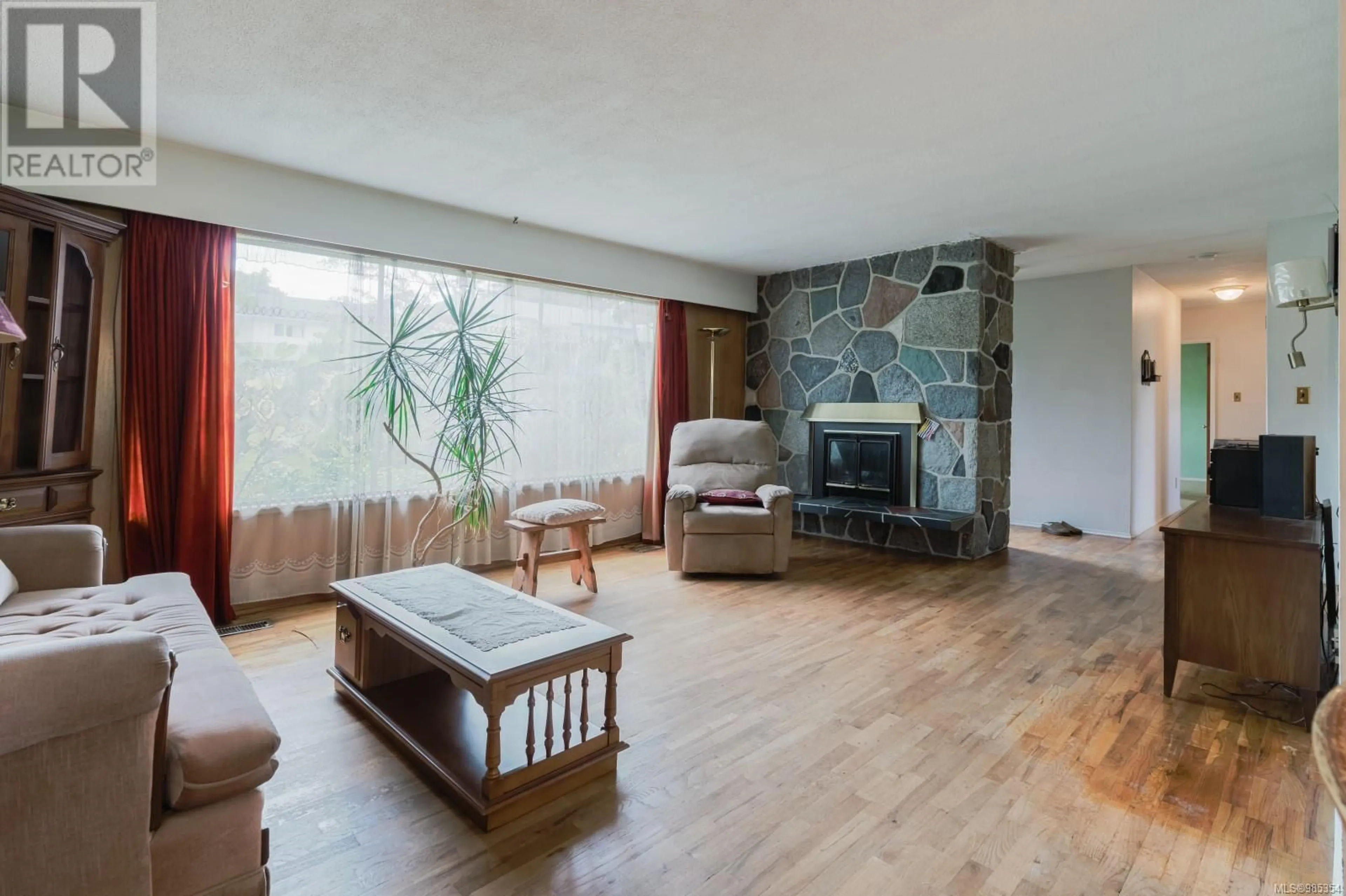 Living room with furniture, wood/laminate floor for 426/436 WHARTON STREET, Nanaimo British Columbia V9R1W4