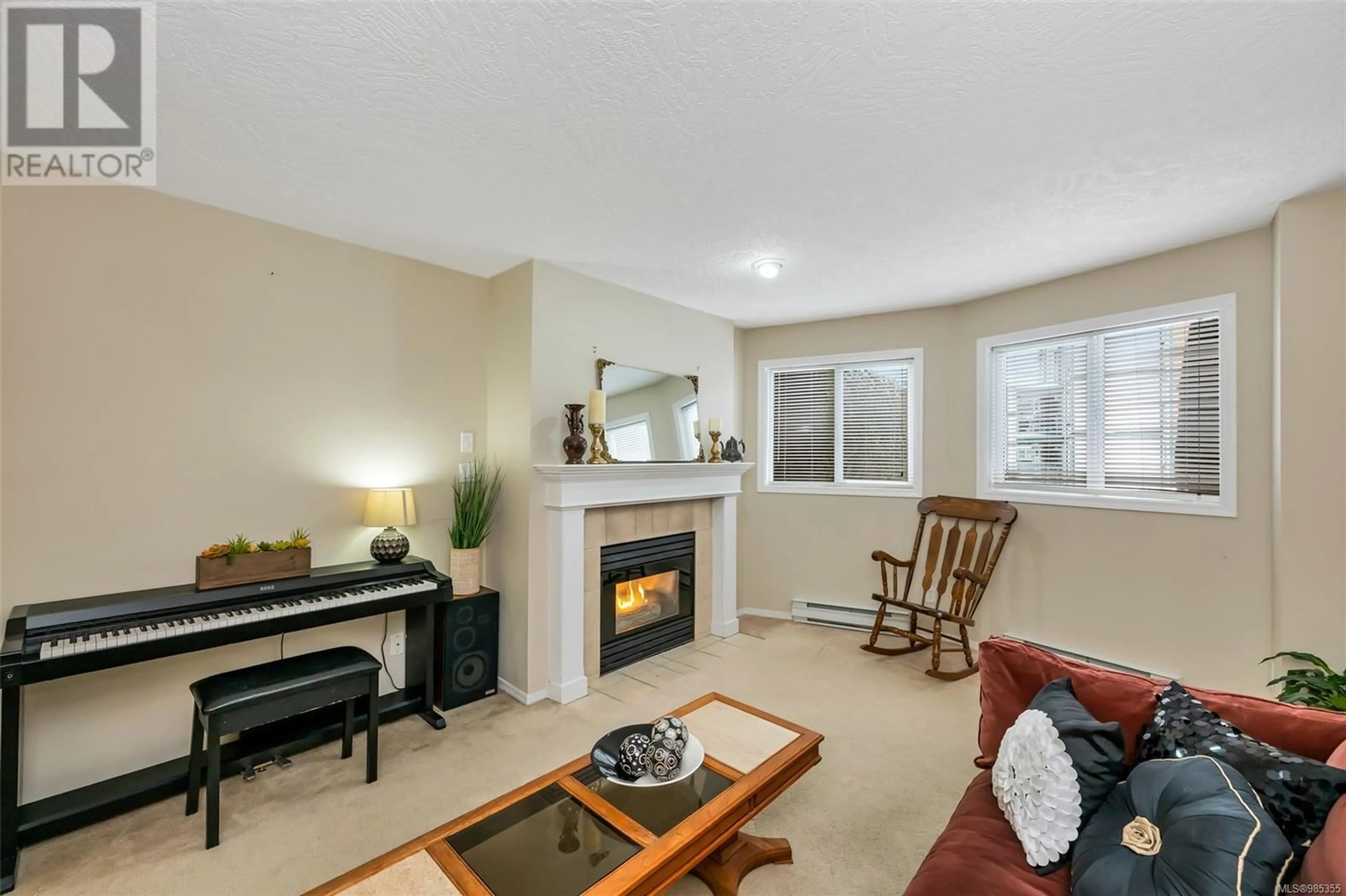 Living room with furniture, unknown for 102 898 Vernon Ave, Saanich British Columbia V8X2W6