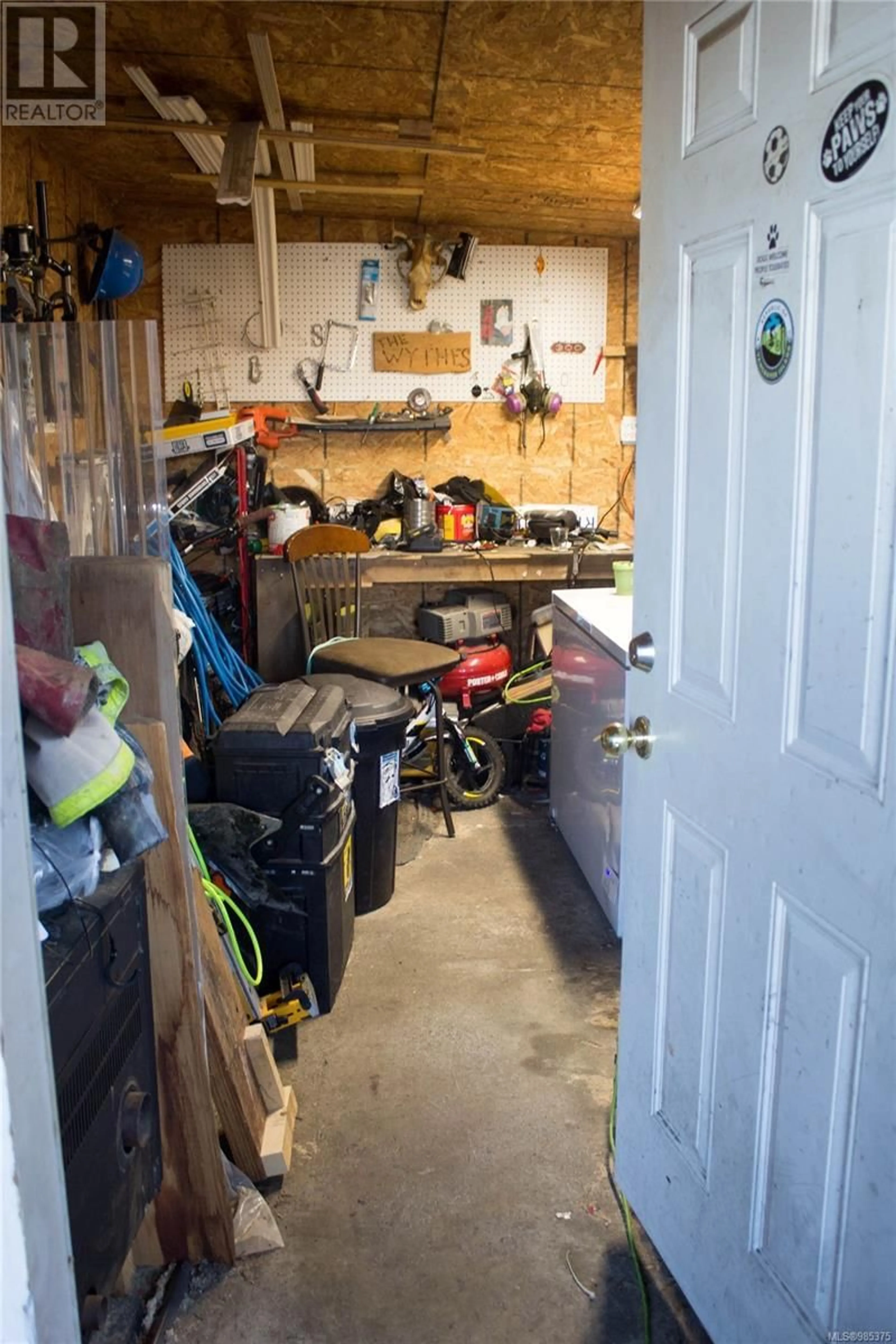 Indoor garage for 2380 Camosun Cres, Port McNeill British Columbia V0N2R0