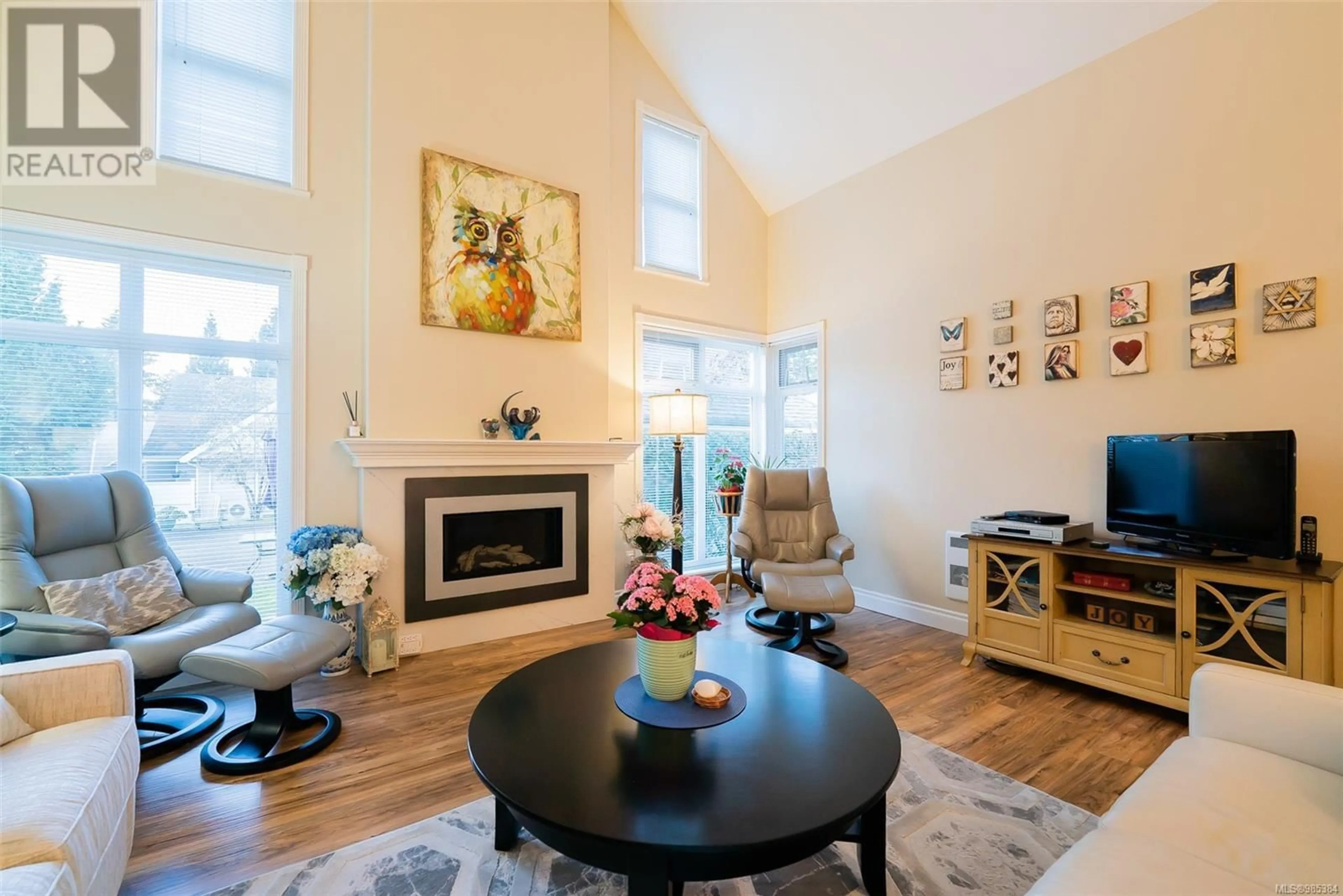 Living room with furniture, wood/laminate floor for 5337 Arbour Lane, Nanaimo British Columbia V9T6E5