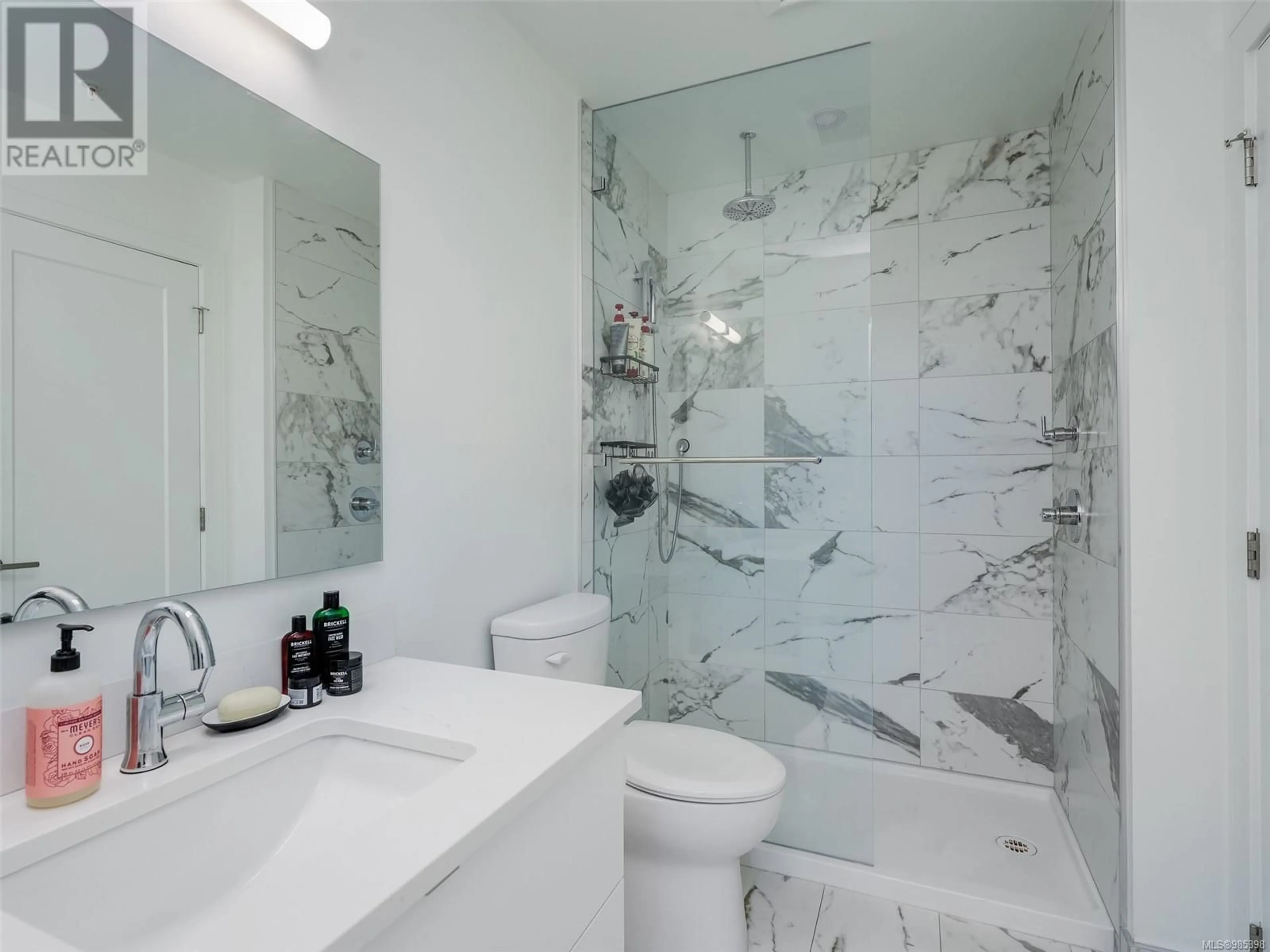 Contemporary bathroom, ceramic/tile floor for 710 1628 Store St, Victoria British Columbia V8W3K3