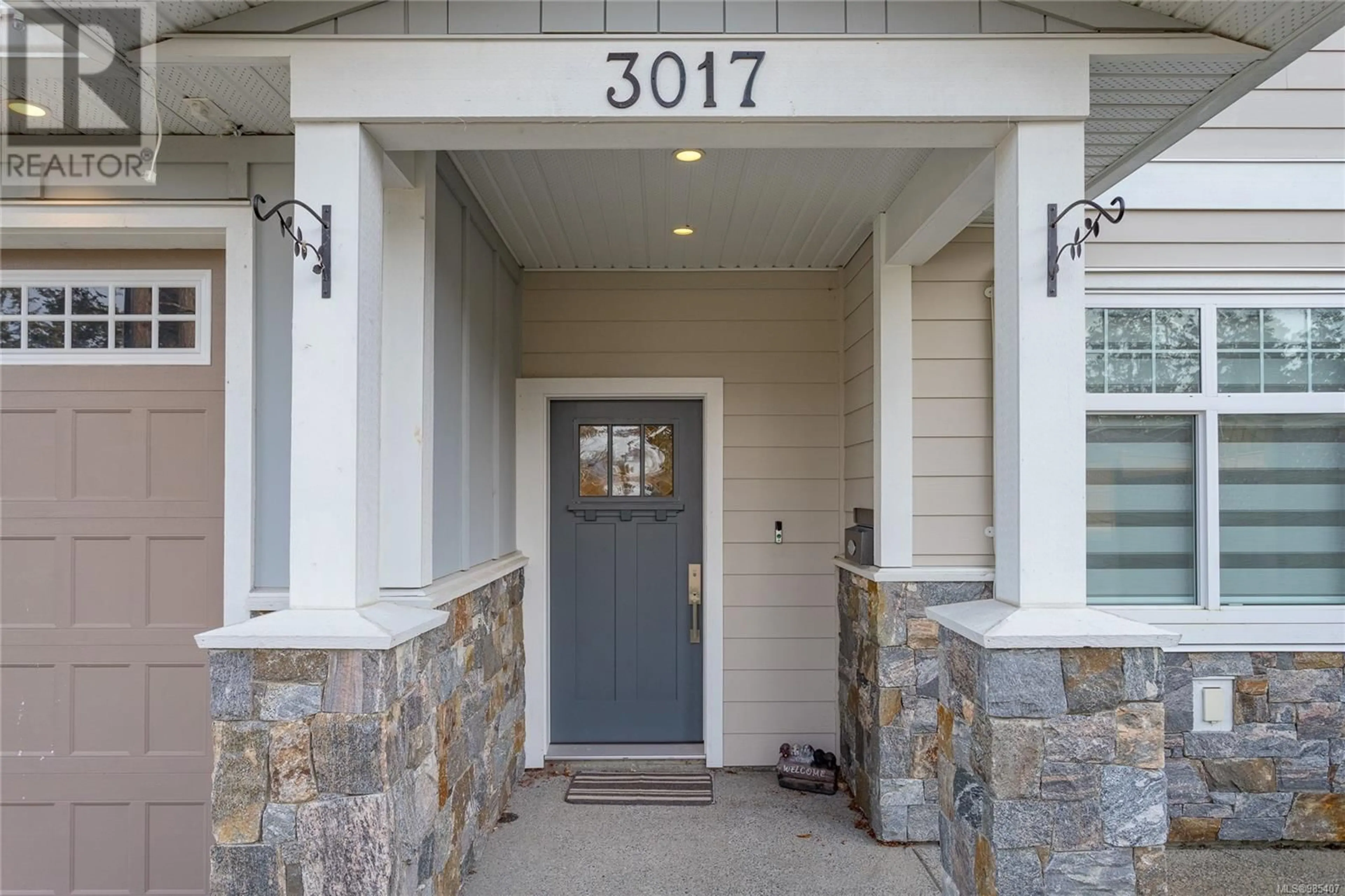 Indoor entryway for 3017 Zen Lane, Colwood British Columbia V9B2A1