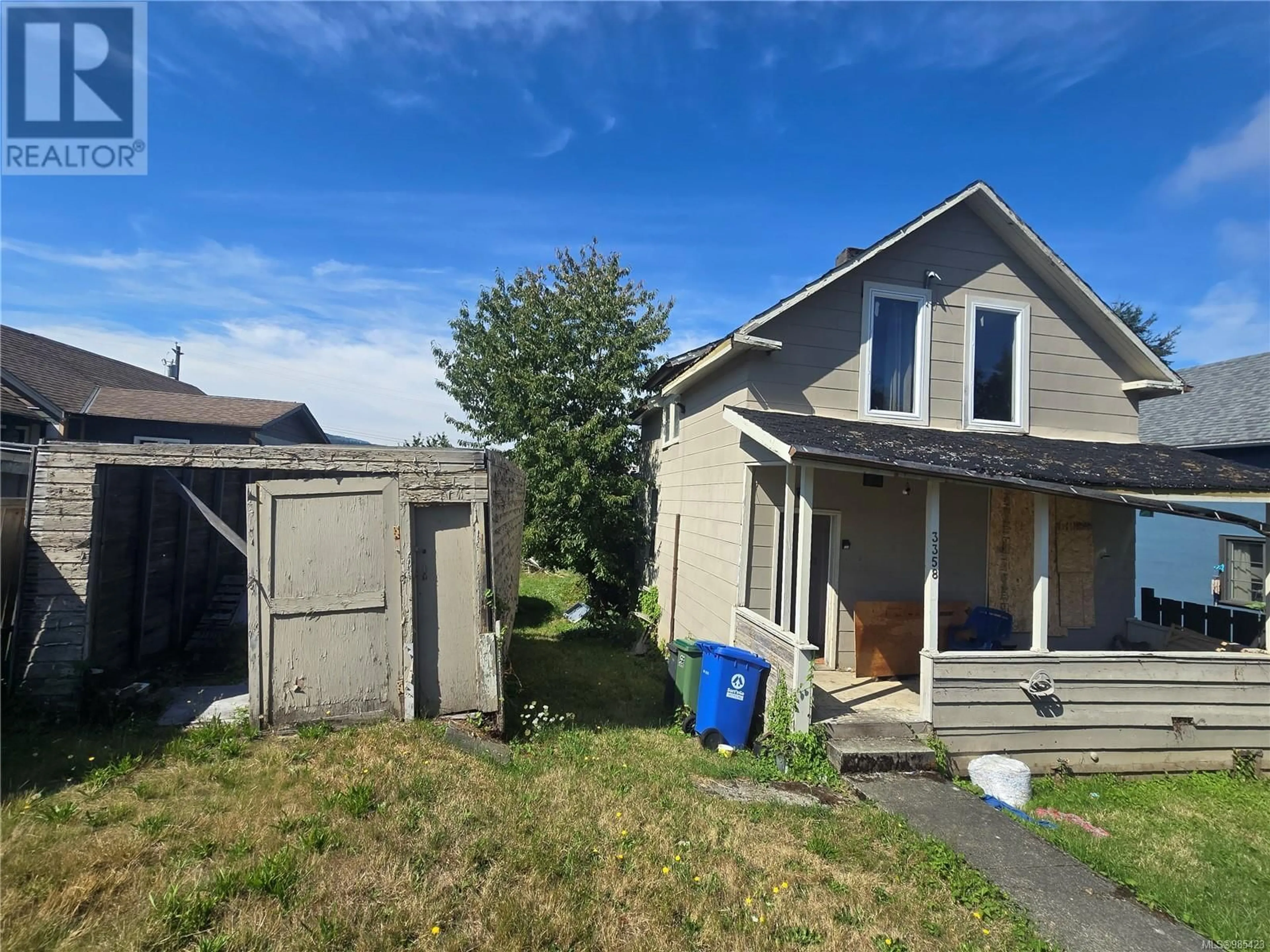 A pic from outside/outdoor area/front of a property/back of a property/a pic from drone, street for 3358 6th Ave, Port Alberni British Columbia V9Y4L4