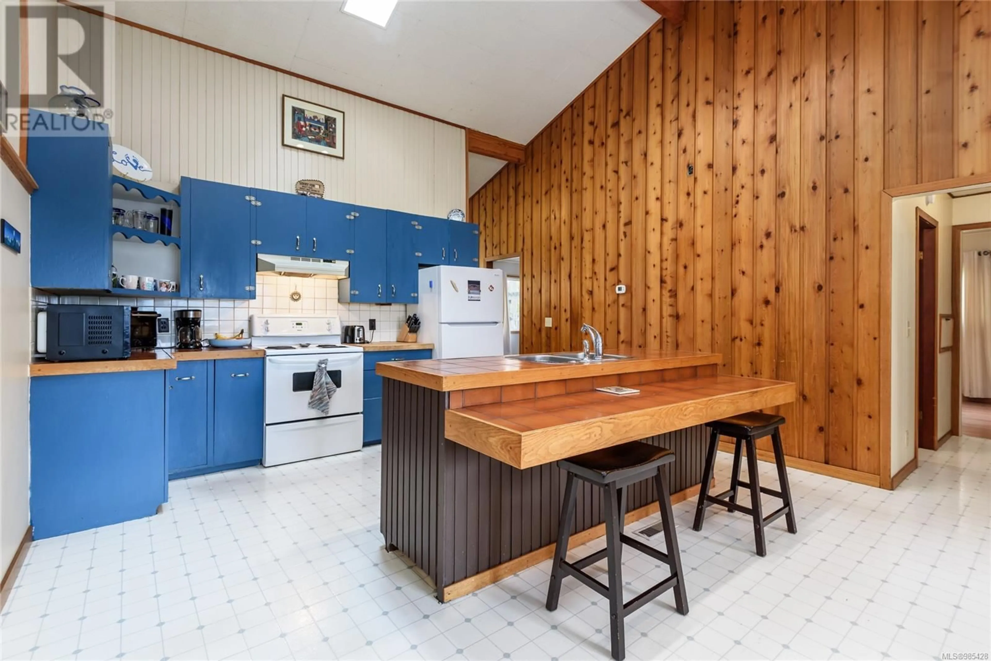 Standard kitchen, unknown for 4755 Oakridge Dr, Courtenay British Columbia V9N6A7