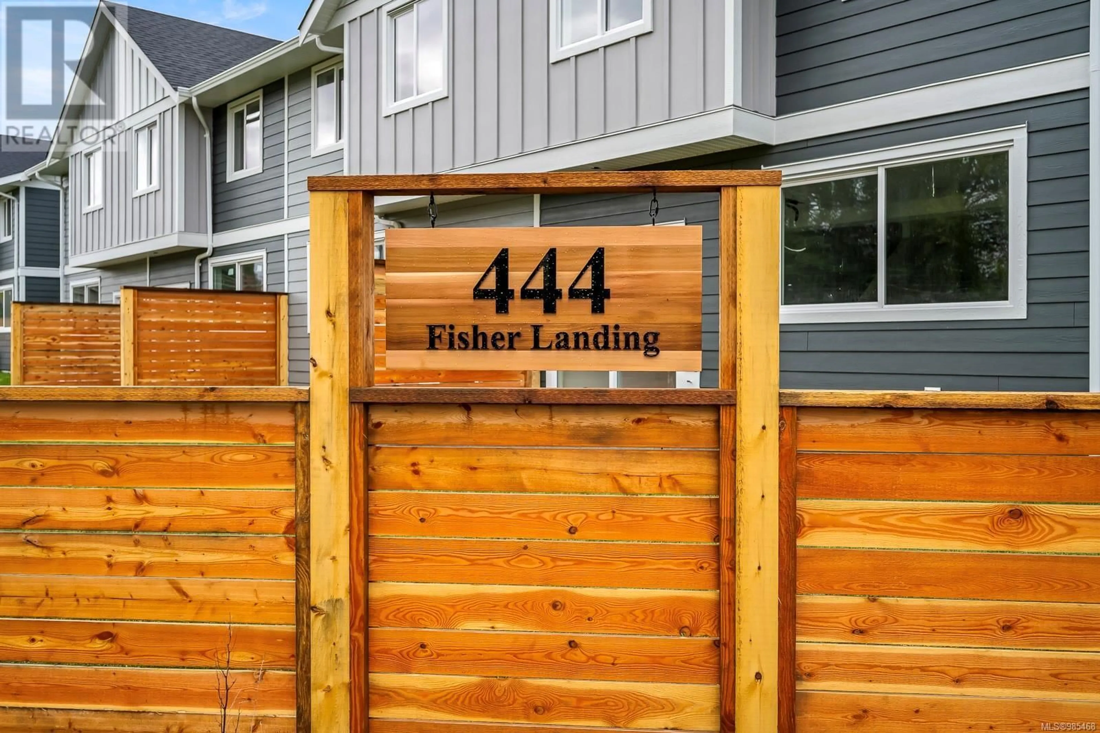 Indoor entryway for 16 444 Fisher Rd, Campbell River British Columbia V9W0H8