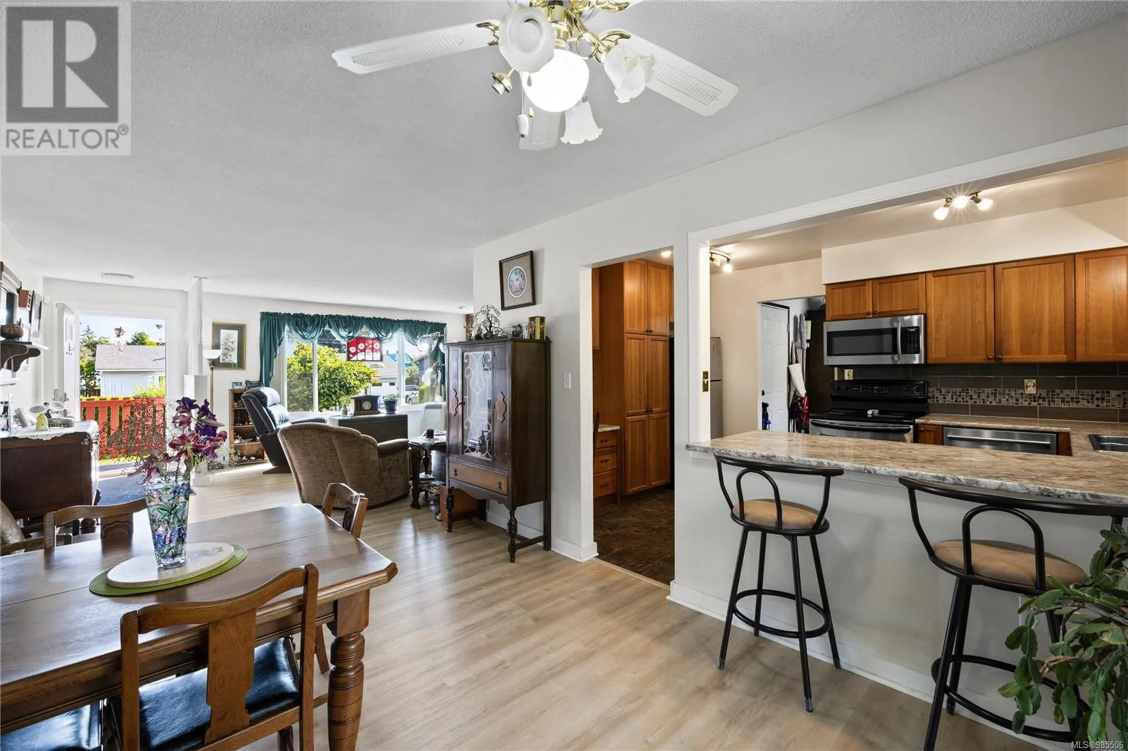 Open concept kitchen, unknown for 316 4th Ave Exten, Ladysmith British Columbia V9G1T4