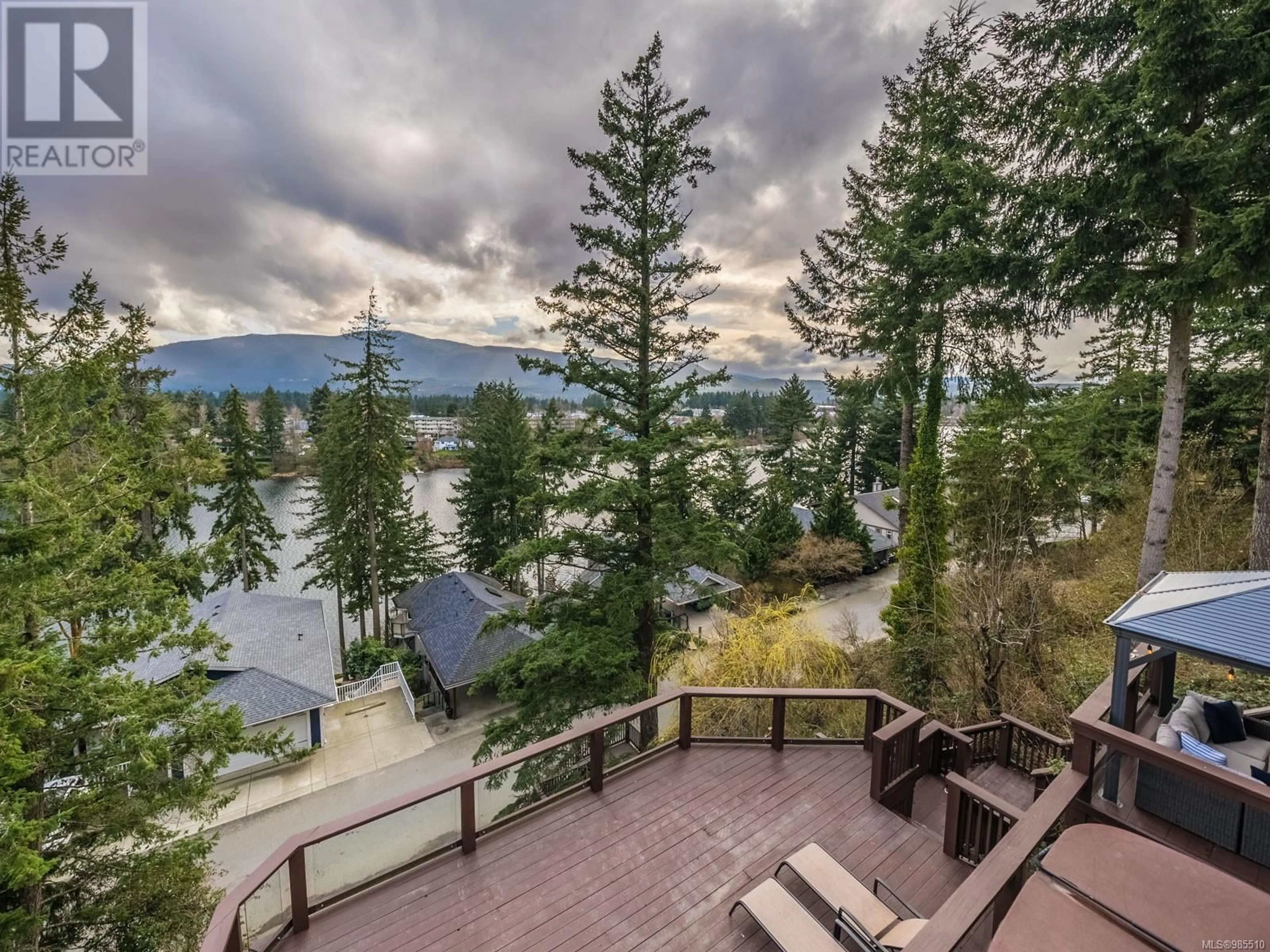 Patio, water/lake/river/ocean view for 320 Fawn Pl, Nanaimo British Columbia V9T5M2